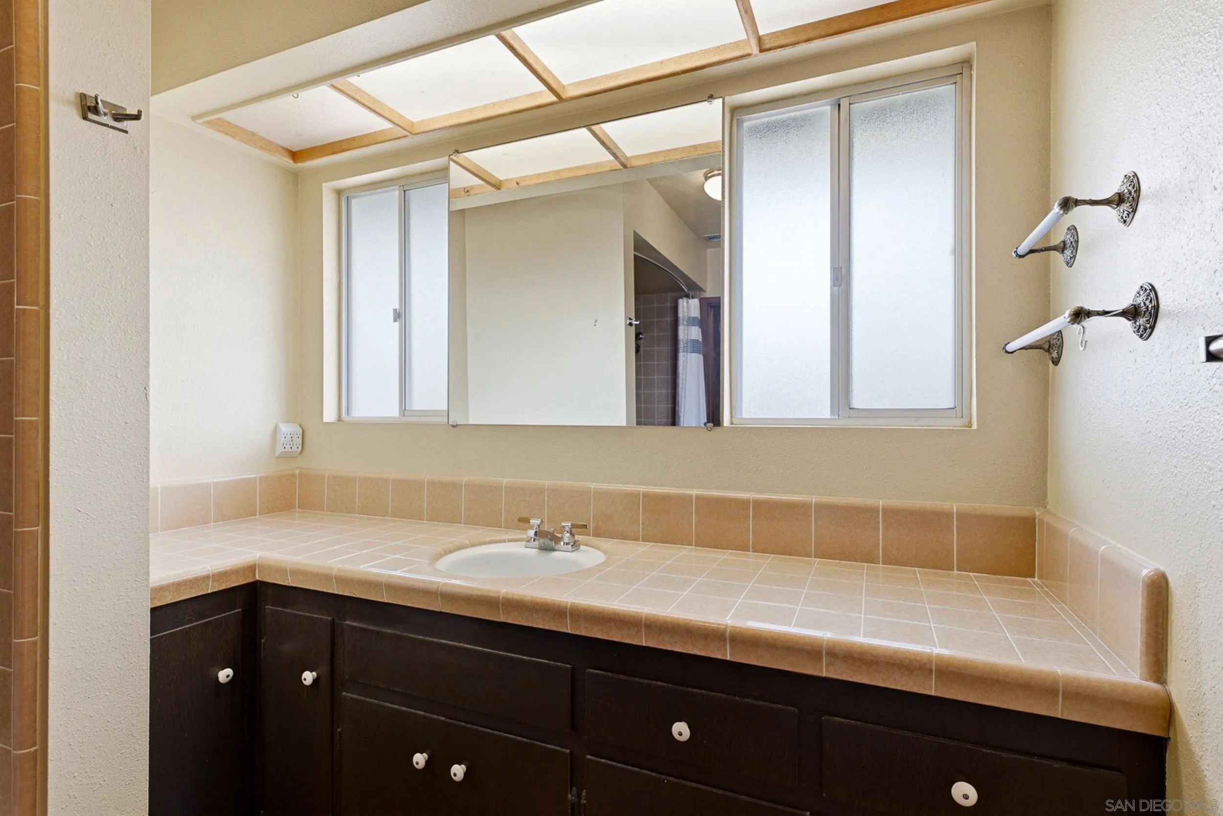 https://cdn.realtyfeed.com/cdn/127/260022621/7c1276179ad8211b5c4cd2f1d49206aa.webp