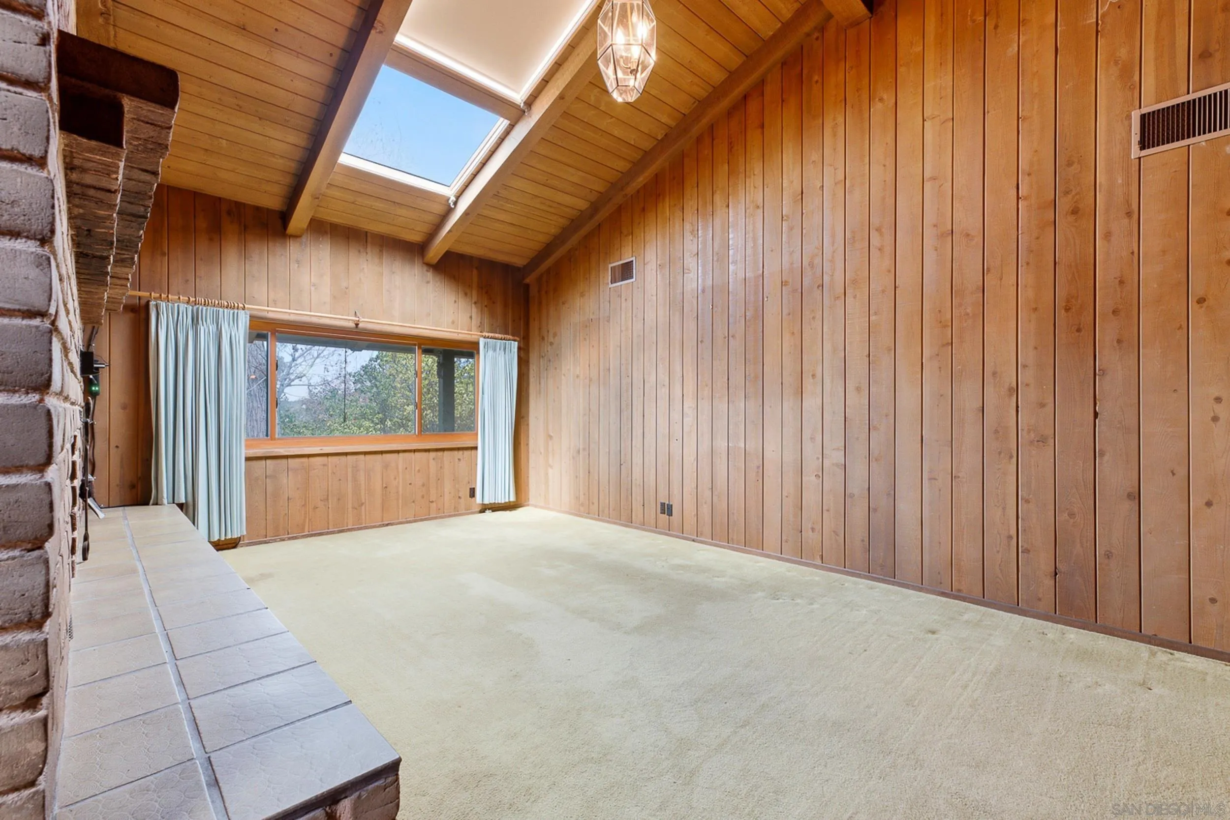 https://cdn.realtyfeed.com/cdn/127/260022621/7fba9d79bbcbae4e0c1d460dc7e9eb70.webp