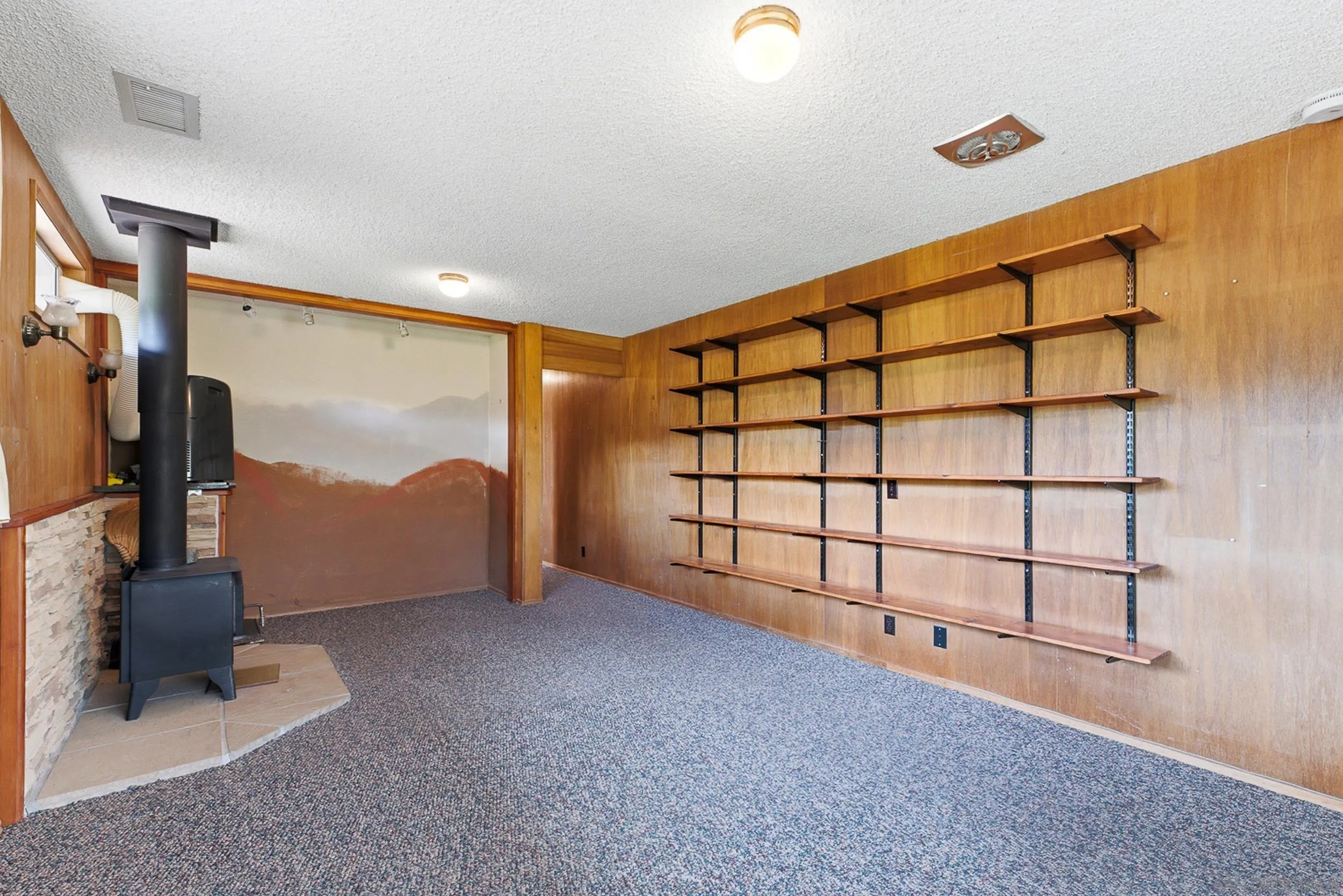 https://cdn.realtyfeed.com/cdn/127/260022621/8153e1a7b387fbf0bf5220c9eab0405d.webp