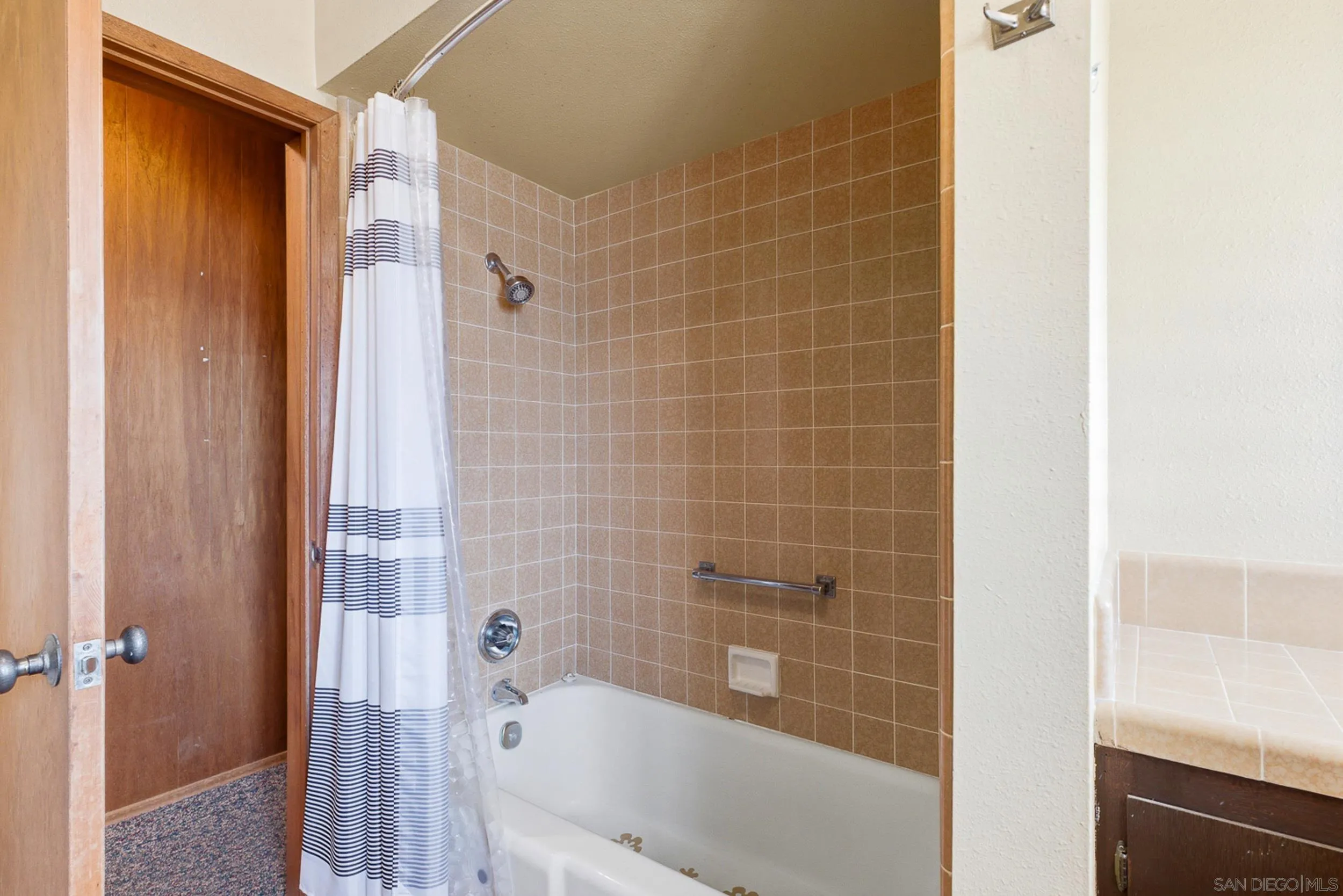 https://cdn.realtyfeed.com/cdn/127/260022621/967cff5a24e96dbfca5443fb176e0418.webp