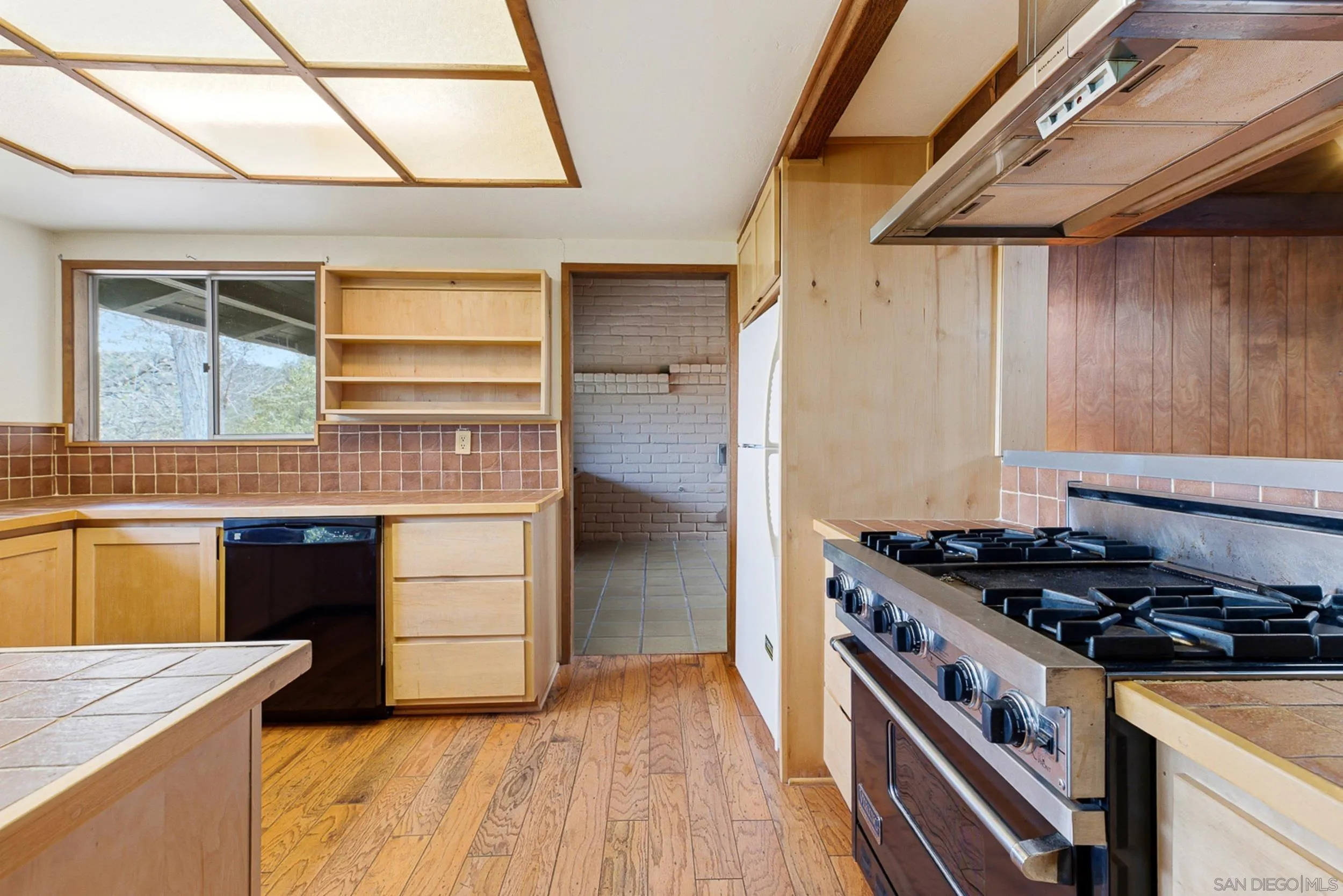 https://cdn.realtyfeed.com/cdn/127/260022621/98d2998d670b4761ae7d186150c8ef5a.webp