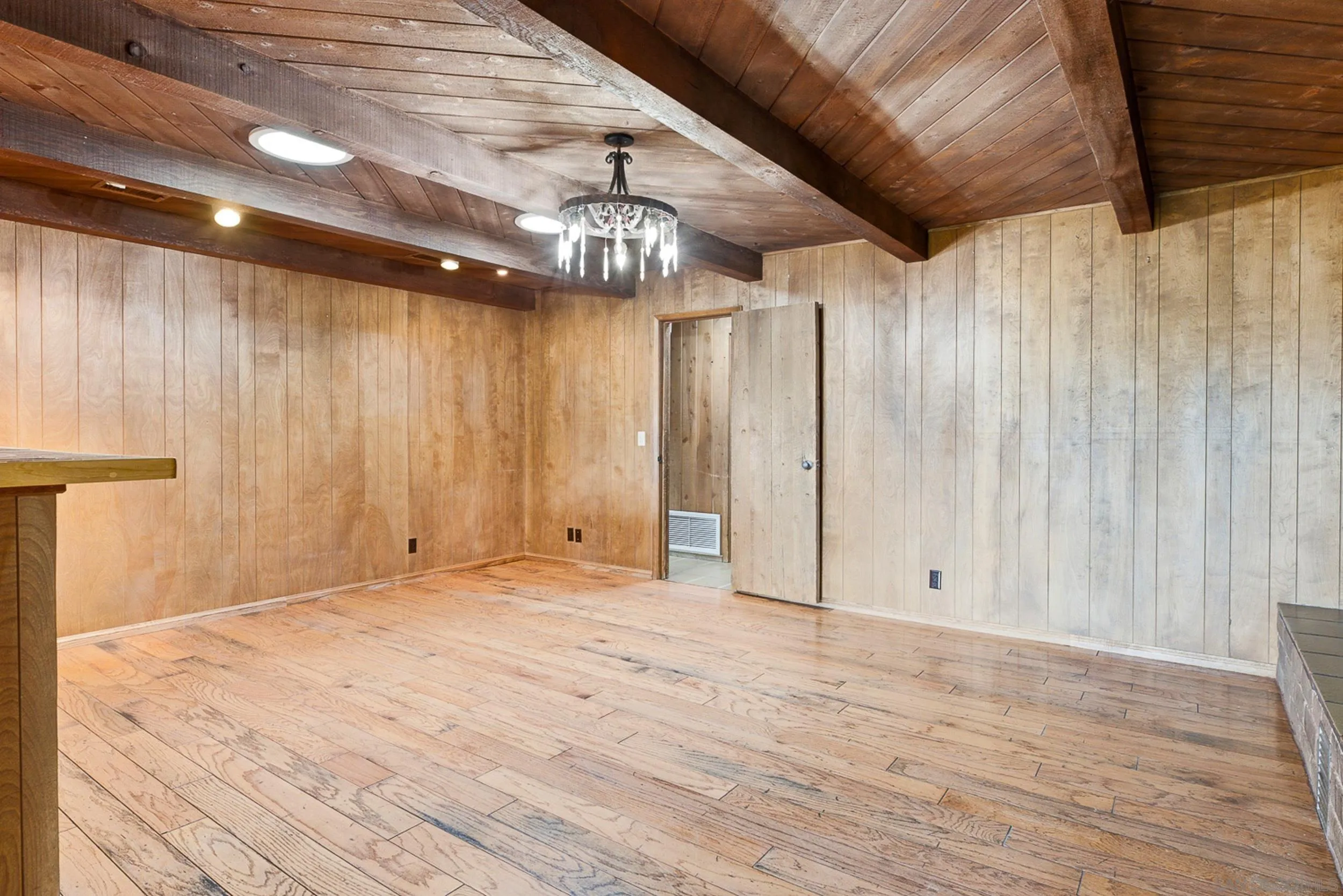 https://cdn.realtyfeed.com/cdn/127/260022621/9a46ec6ffb683a10fe89a7175cefcf9c.webp