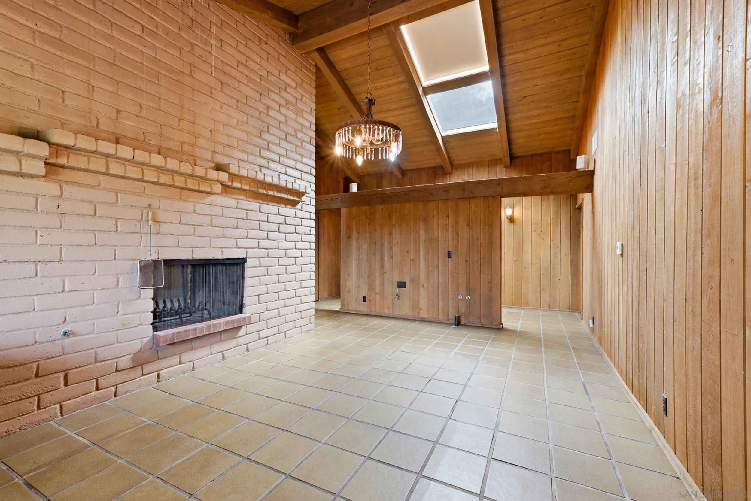https://cdn.realtyfeed.com/cdn/127/260022621/bb71910b7be45b72921724a3d4ea42d5.webp