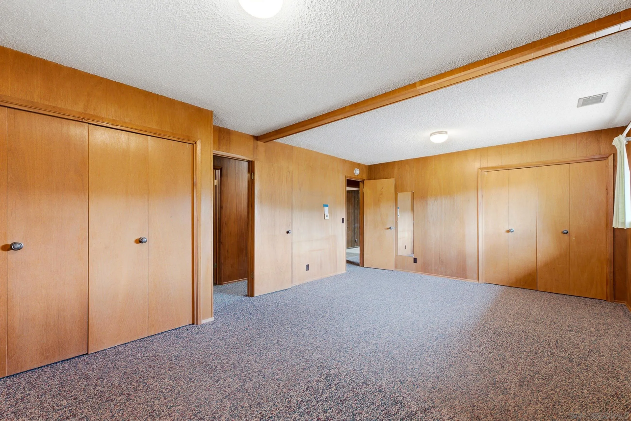 https://cdn.realtyfeed.com/cdn/127/260022621/ed8a4ada7eb3bce02e3b2232454a62a8.webp