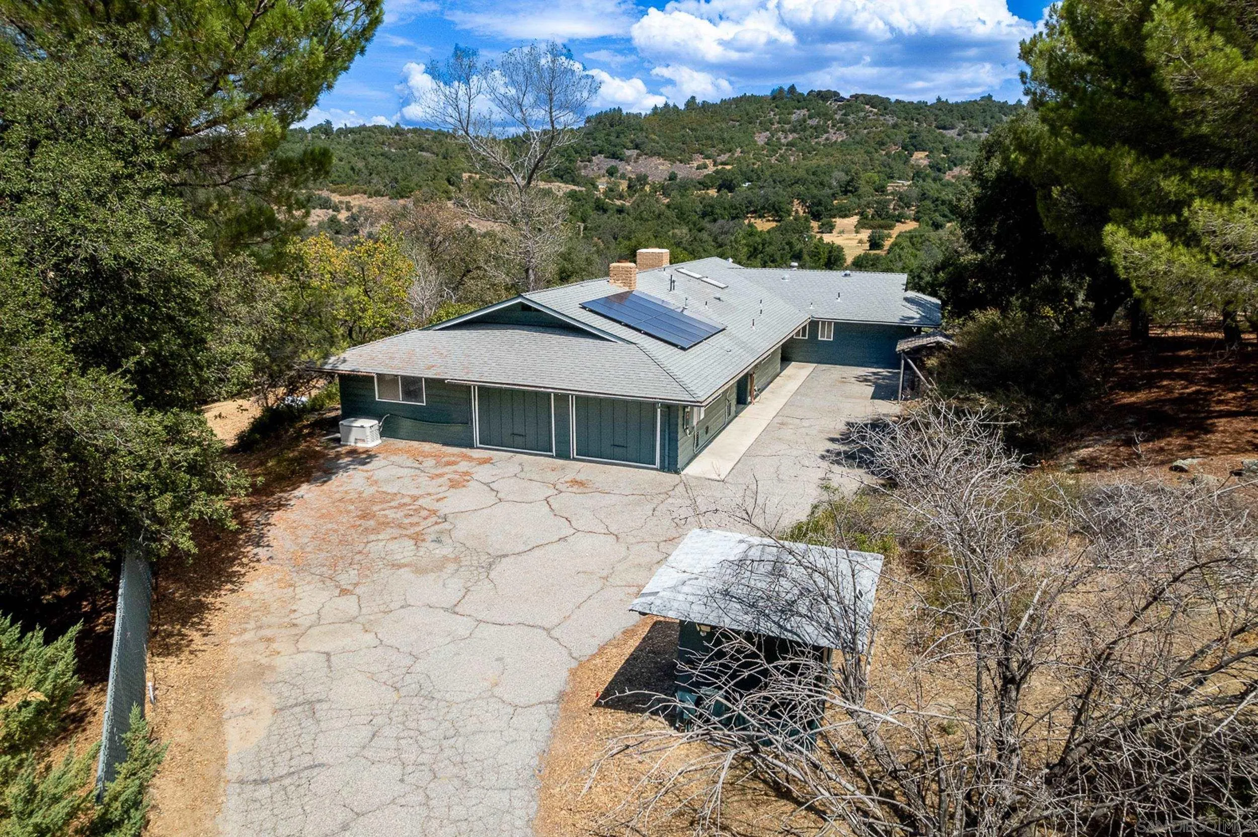 https://cdn.realtyfeed.com/cdn/127/260022621/ee975ffccd447f5ef1fe0bf795cc6dd7.webp