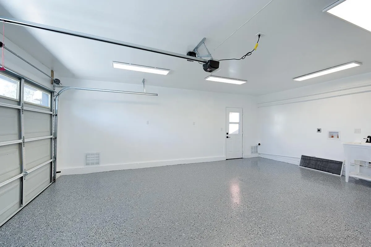 https://cdn.realtyfeed.com/cdn/127/260022624/a0393f75ae7b88ba5deaee09da115a2a.webp