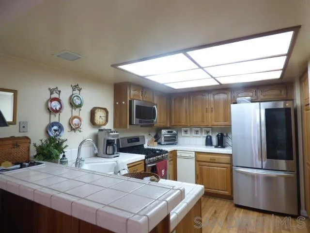 https://cdn.realtyfeed.com/cdn/127/260022625/eaba3a58ba1c3f4d775c645baf92c4ee.webp