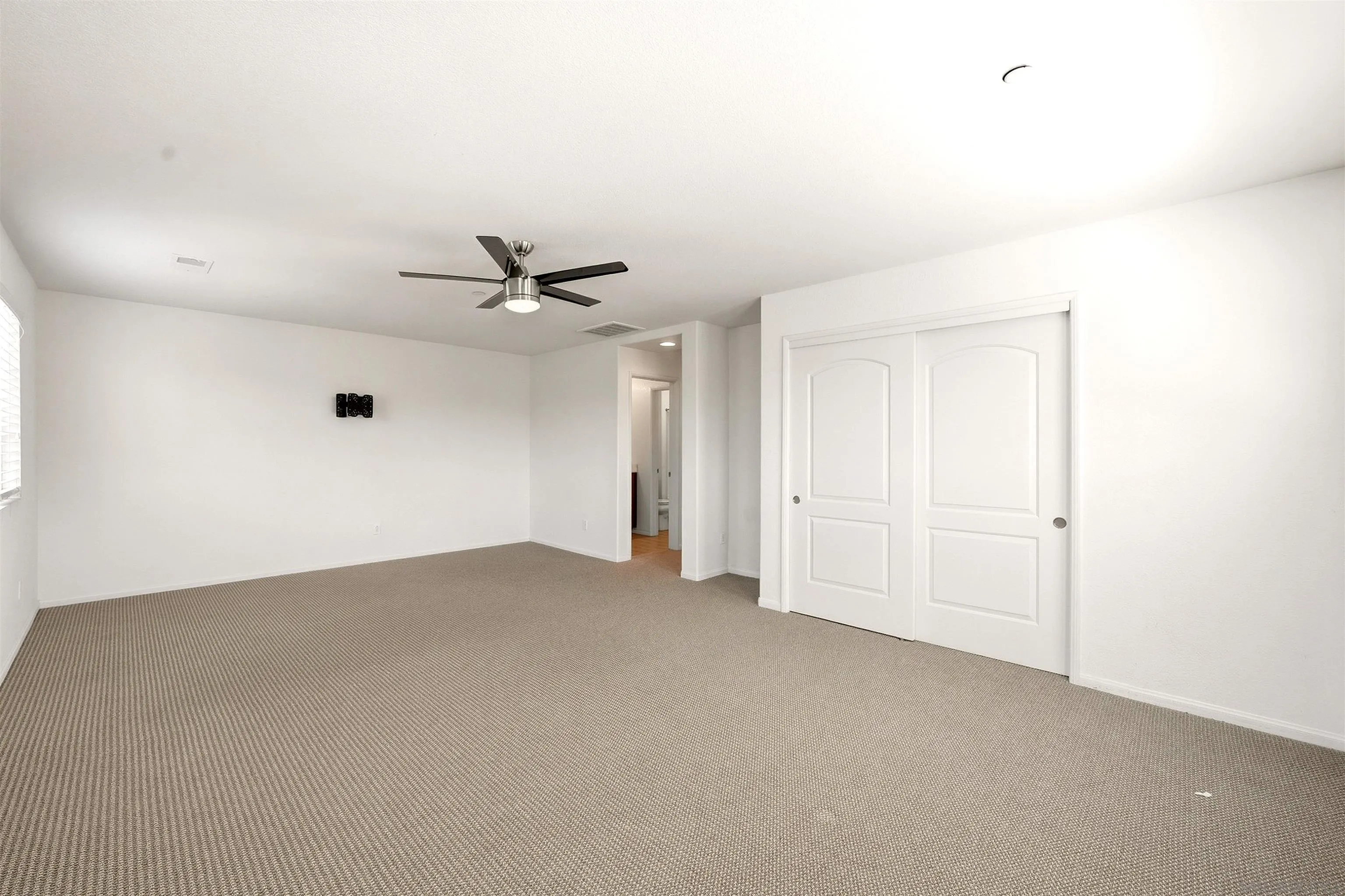 https://cdn.realtyfeed.com/cdn/127/260022626/04620928b6cd475bbccc587e23c6b81d.webp