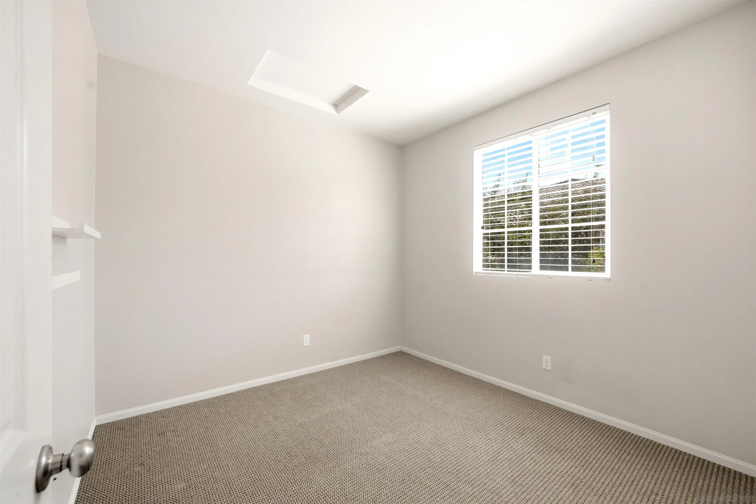 https://cdn.realtyfeed.com/cdn/127/260022626/0bf4e0c87e0fea815f4eafabdfc9a18c.webp