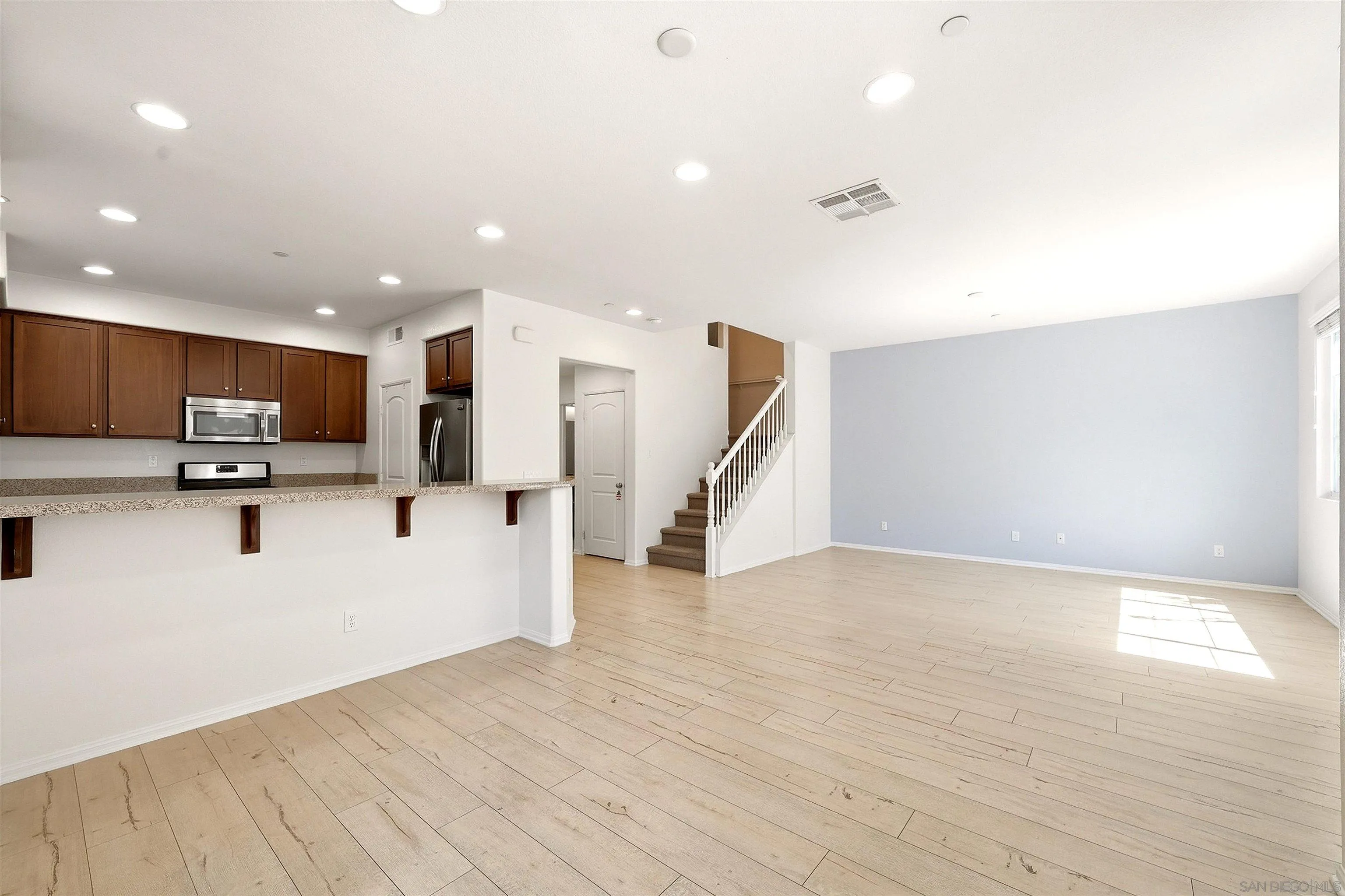 https://cdn.realtyfeed.com/cdn/127/260022626/47b4efc1b386fcdc5b96fb4a30c8d0e3.webp