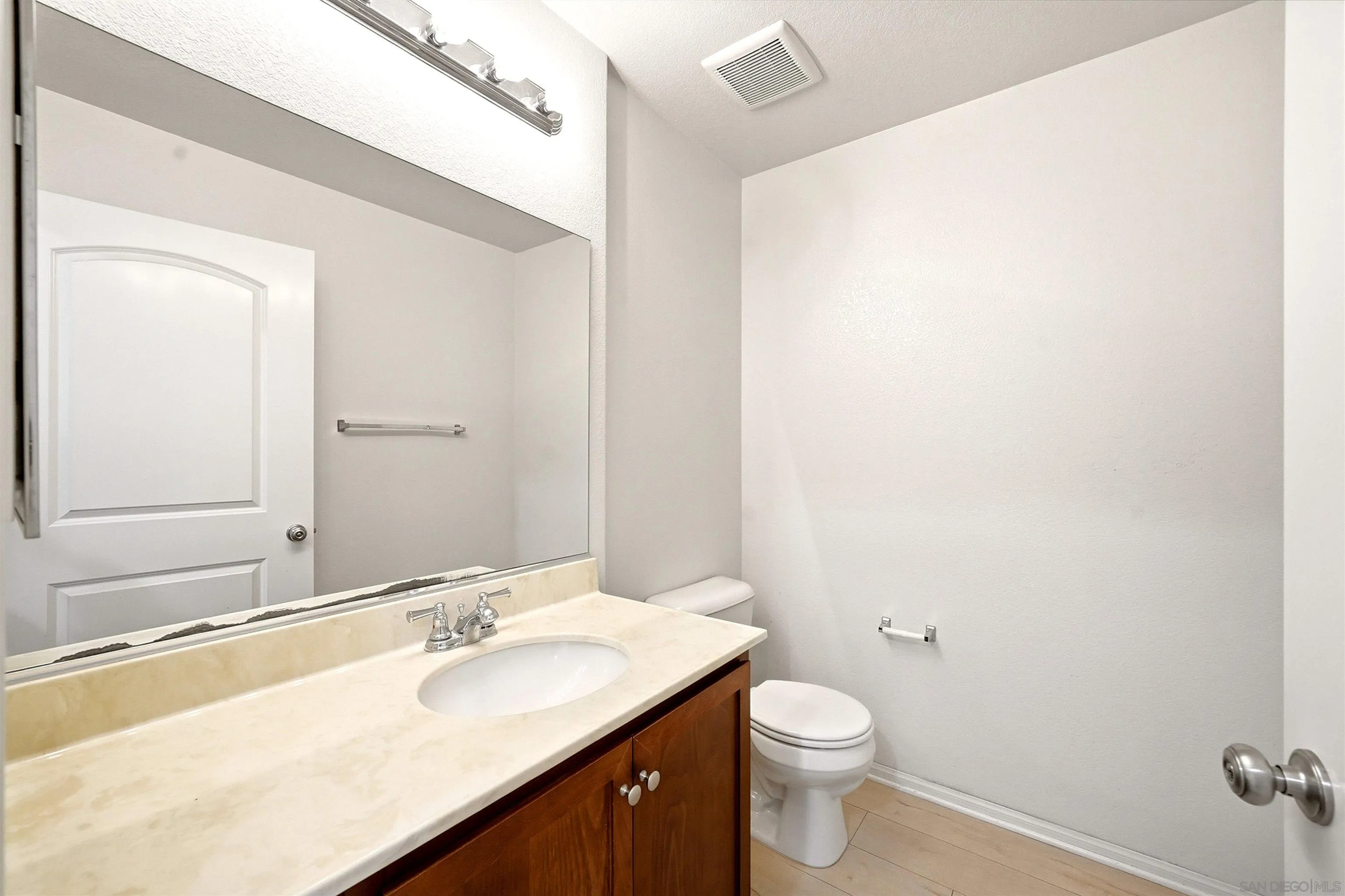 https://cdn.realtyfeed.com/cdn/127/260022626/778c5fc53ca628b1ca778292410d65c8.webp