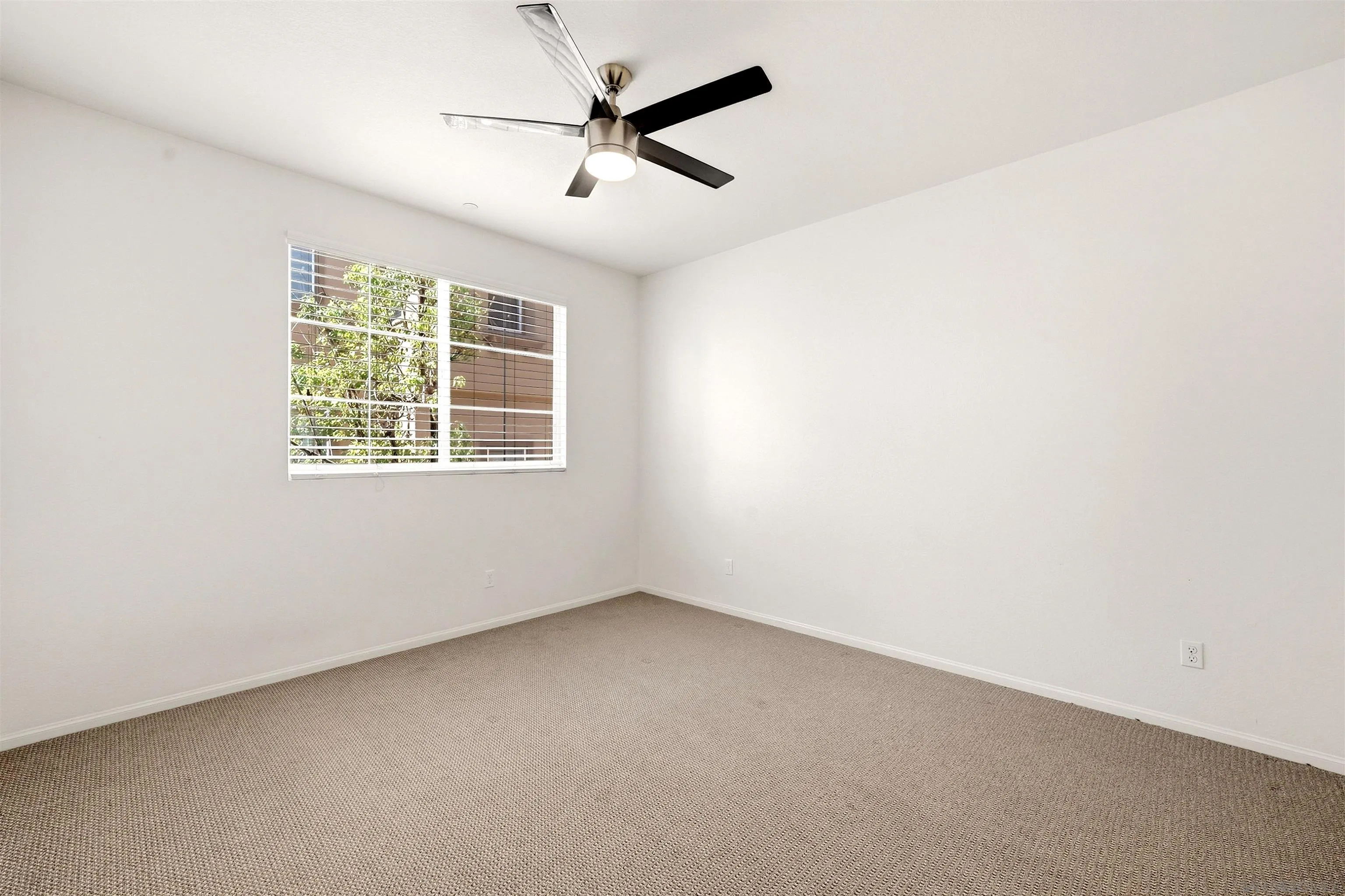 https://cdn.realtyfeed.com/cdn/127/260022626/a60e4a5e514b74cc35de4cc1158be3c2.webp
