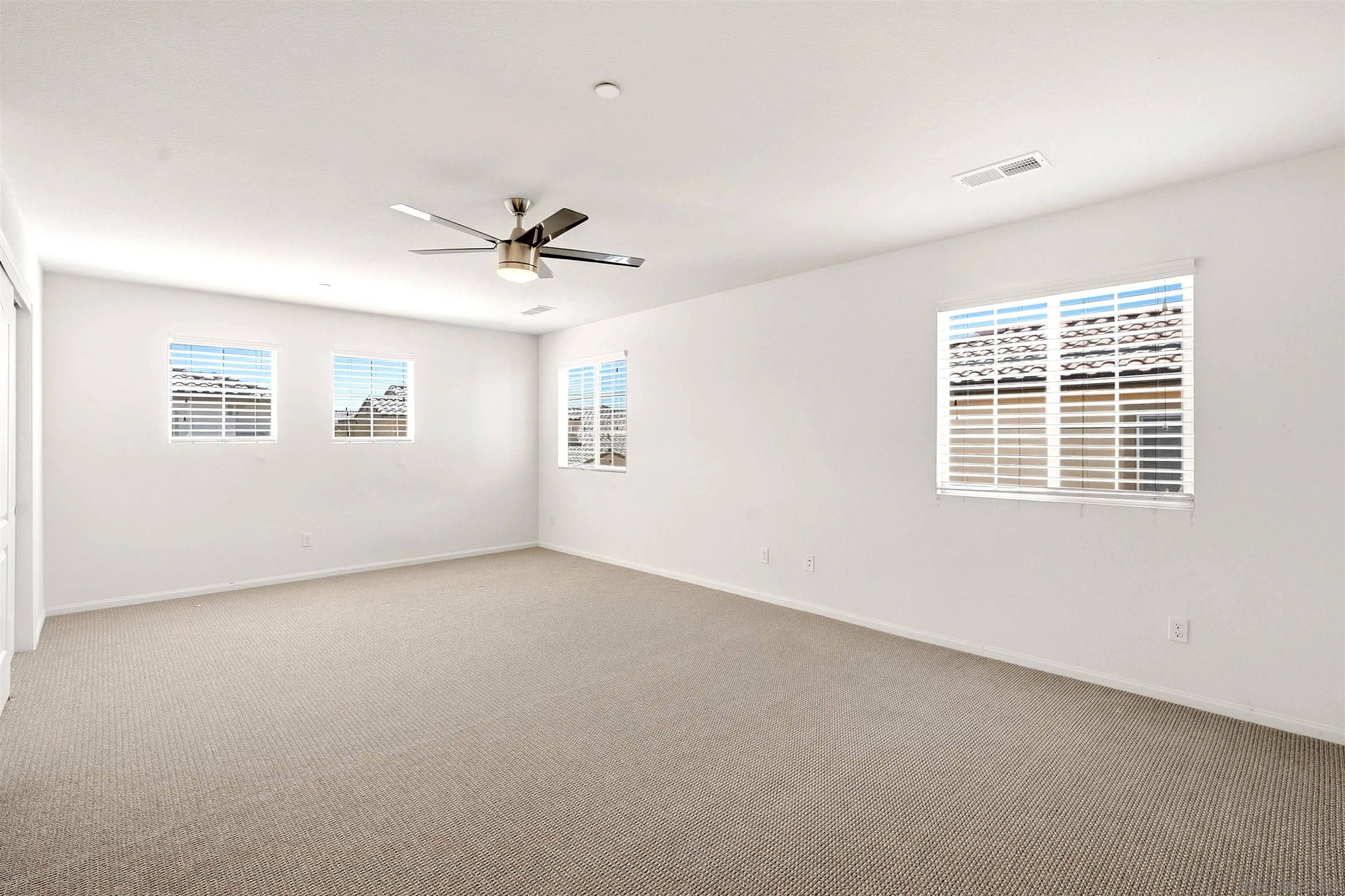 https://cdn.realtyfeed.com/cdn/127/260022626/c847b37c742888c8f05c3dee3dfdfe45.webp