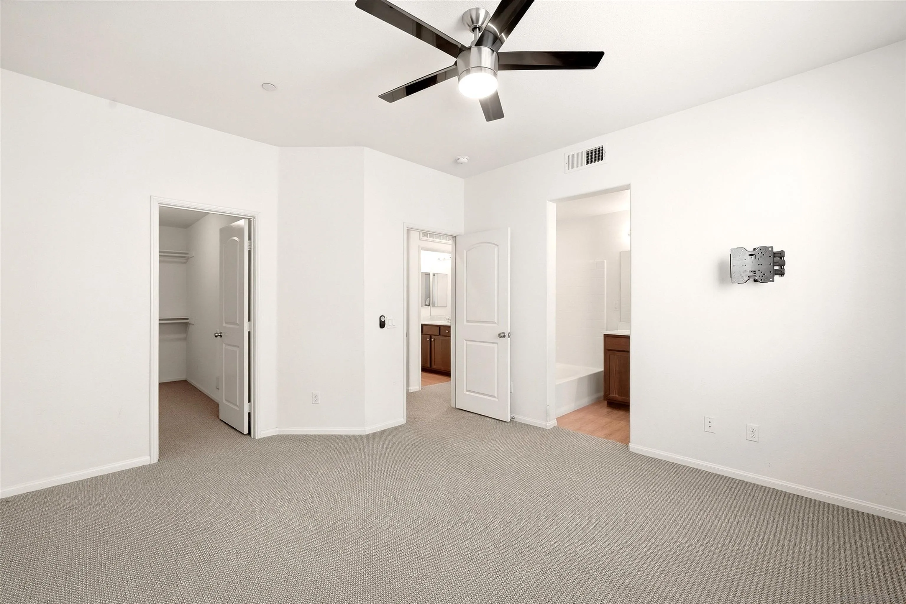 https://cdn.realtyfeed.com/cdn/127/260022626/ffafc84b678d6c38c47b78095a099e3c.webp