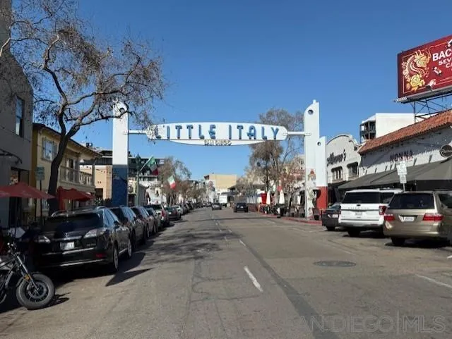 https://cdn.realtyfeed.com/cdn/127/260022628/72dc53ca4b374d156a80af6b51a77892.webp