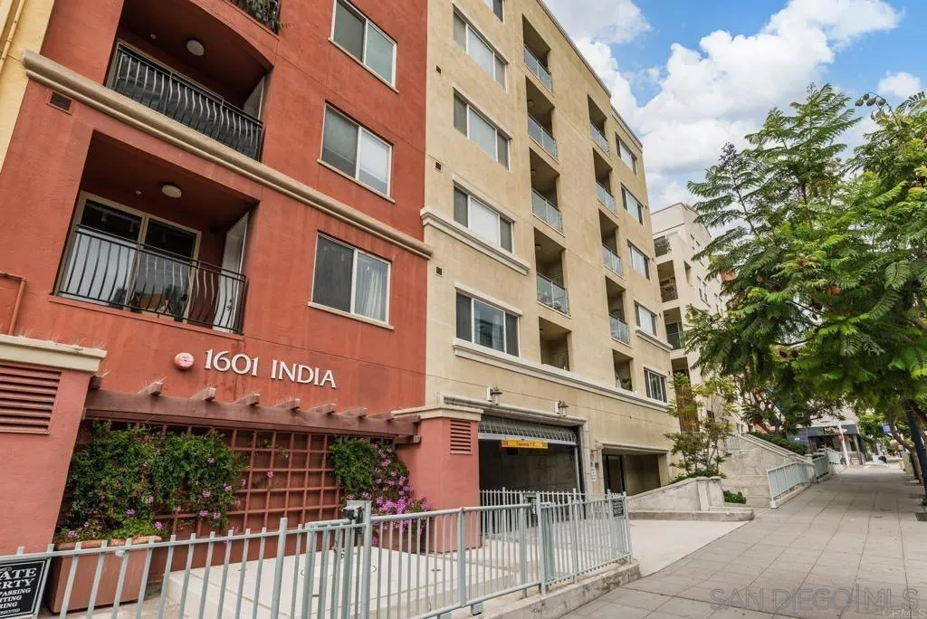 https://cdn.realtyfeed.com/cdn/127/260022628/a106a6a5a2f673bed23c00e636d020f2.webp