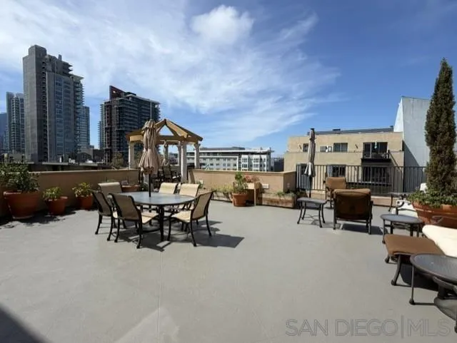 https://cdn.realtyfeed.com/cdn/127/260022628/bc7cddf996bc4dba67cb570720c1cf94.webp