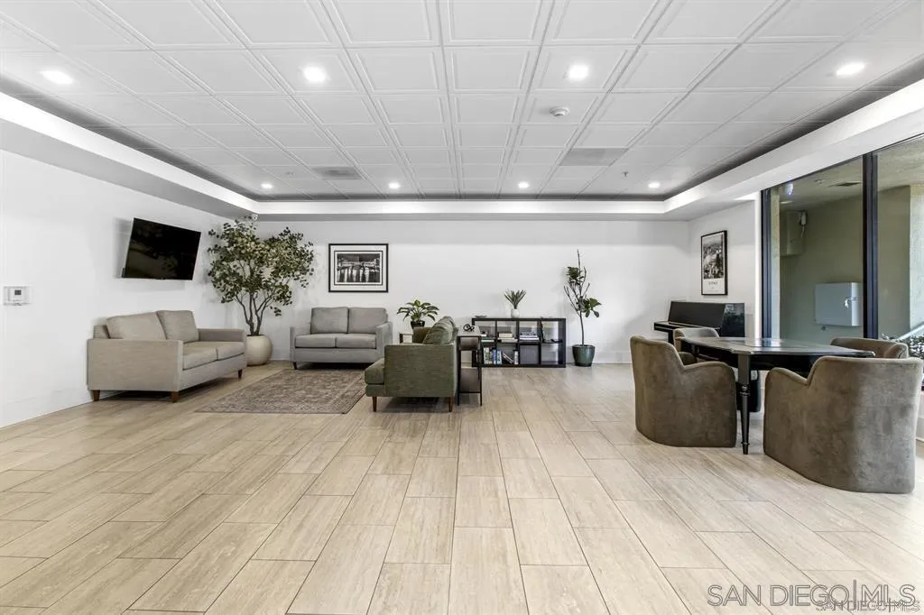 https://cdn.realtyfeed.com/cdn/127/260022628/c421b5c37fa0b7a3ef47f3a6ab4f0756.webp