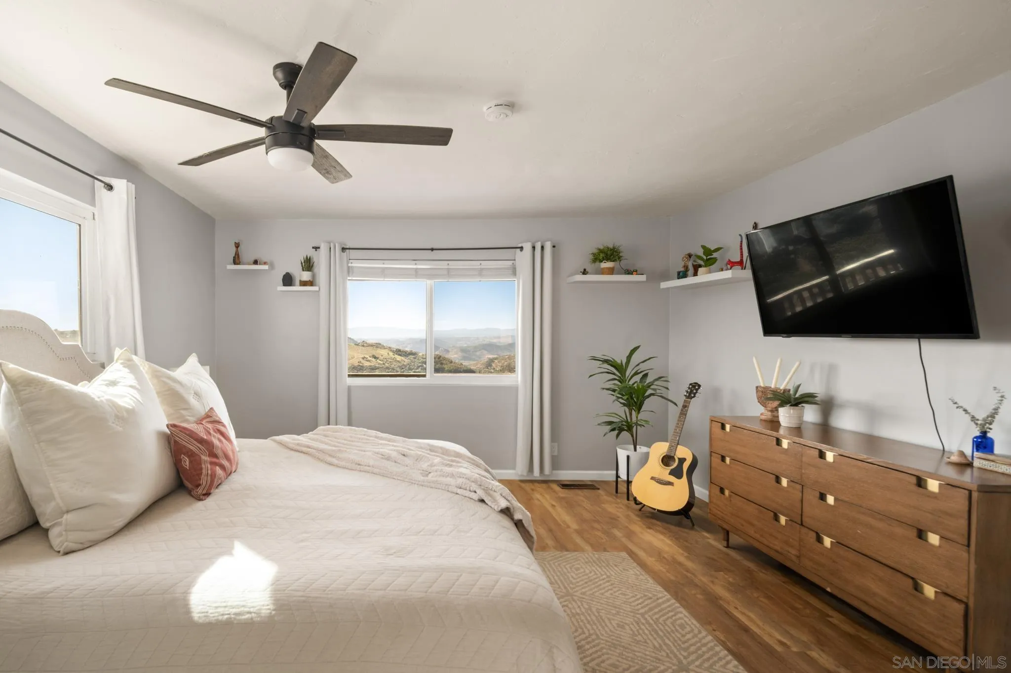 https://cdn.realtyfeed.com/cdn/127/260022629/c51f129f2c69c70eb7b73e070528250b.webp