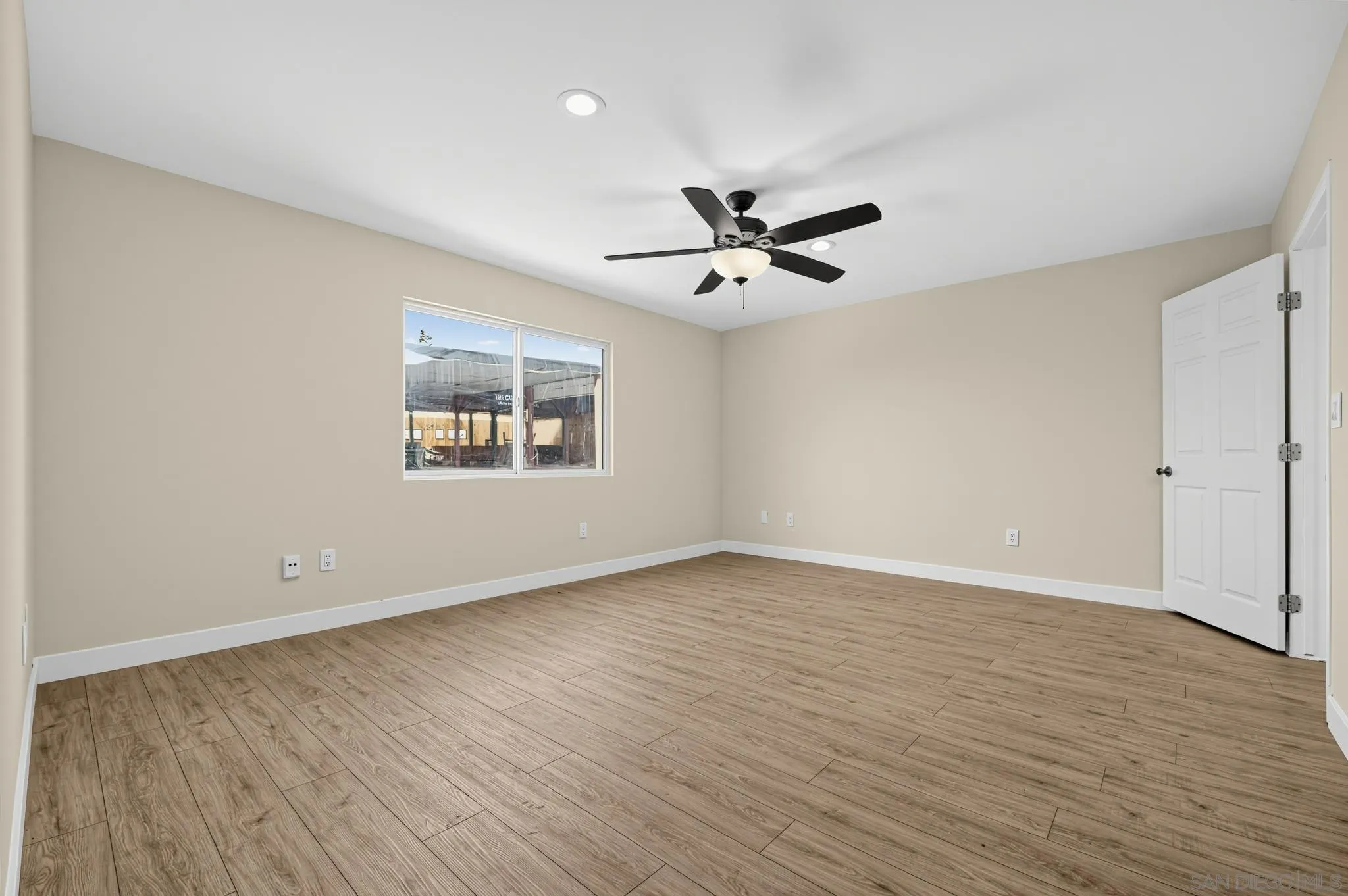 https://cdn.realtyfeed.com/cdn/127/260022632/7bf076de7d852d5bd0e1f65035341427.webp