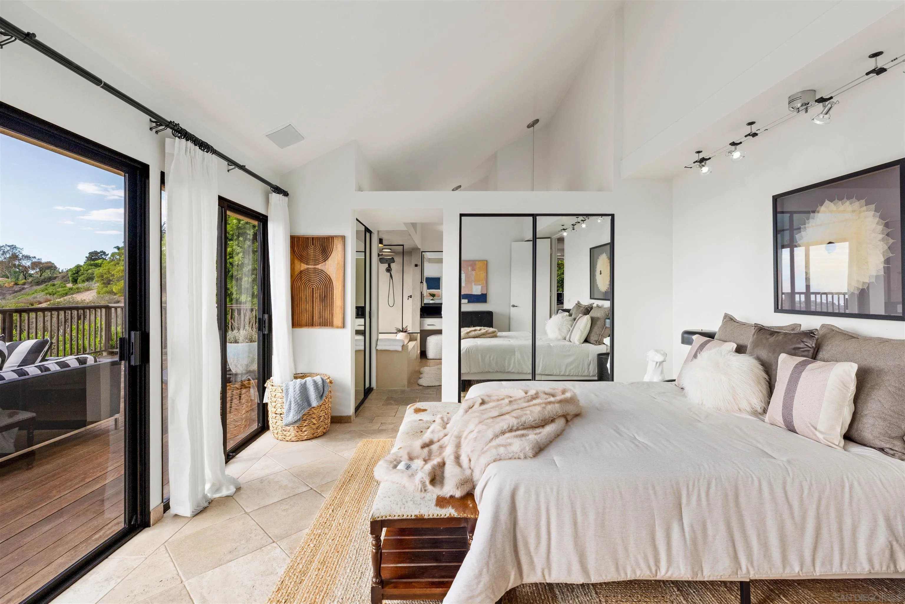 https://cdn.realtyfeed.com/cdn/127/260022635/f04c17a4d9dc48eb81df1b4aaf796502.webp