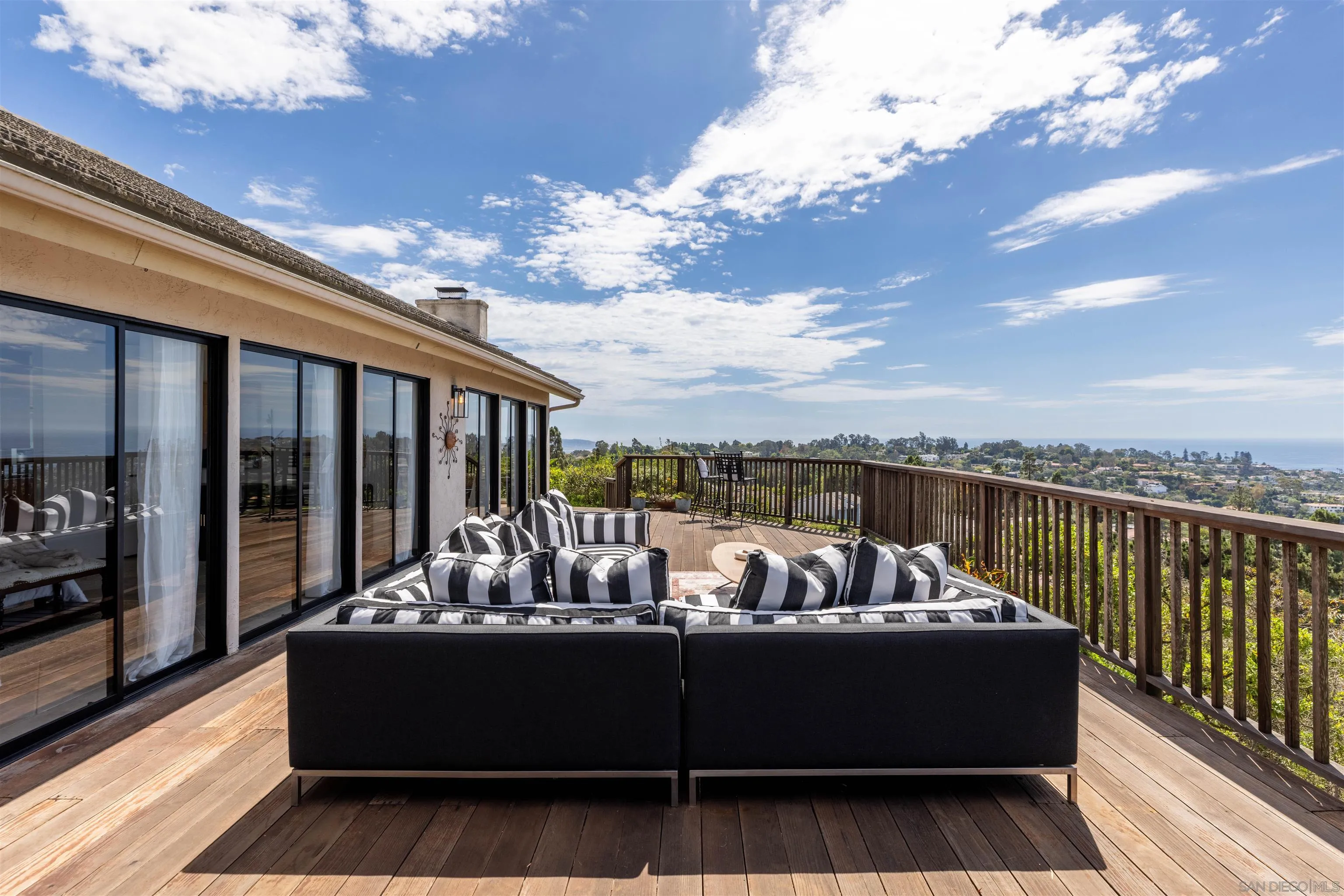 https://cdn.realtyfeed.com/cdn/127/260022635/f8b213ff0db322e24c90265bf8a19dca.webp