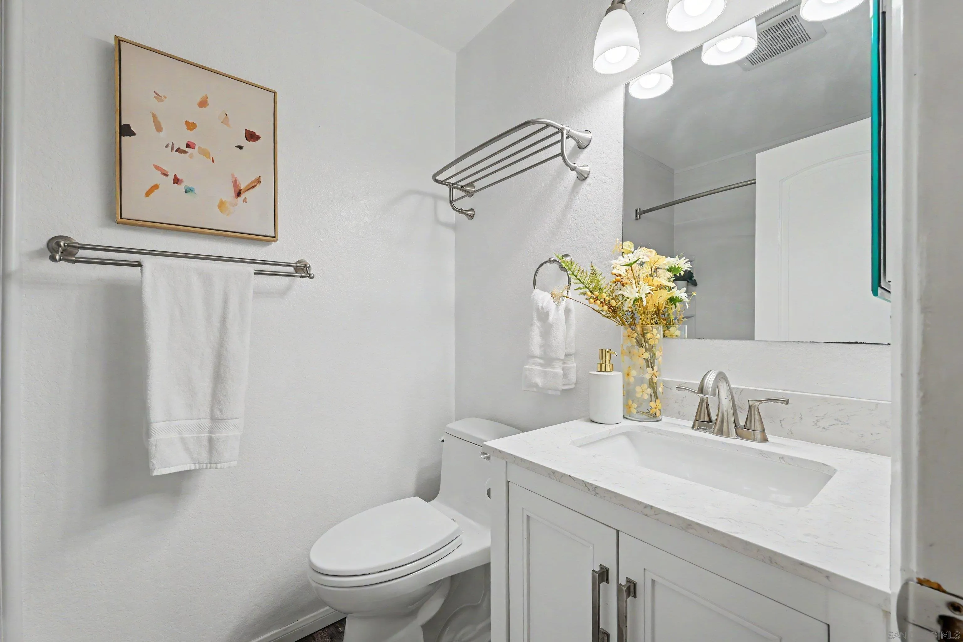 https://cdn.realtyfeed.com/cdn/127/260022649/8e1c233acc1ce5421fa918f19374a452.webp