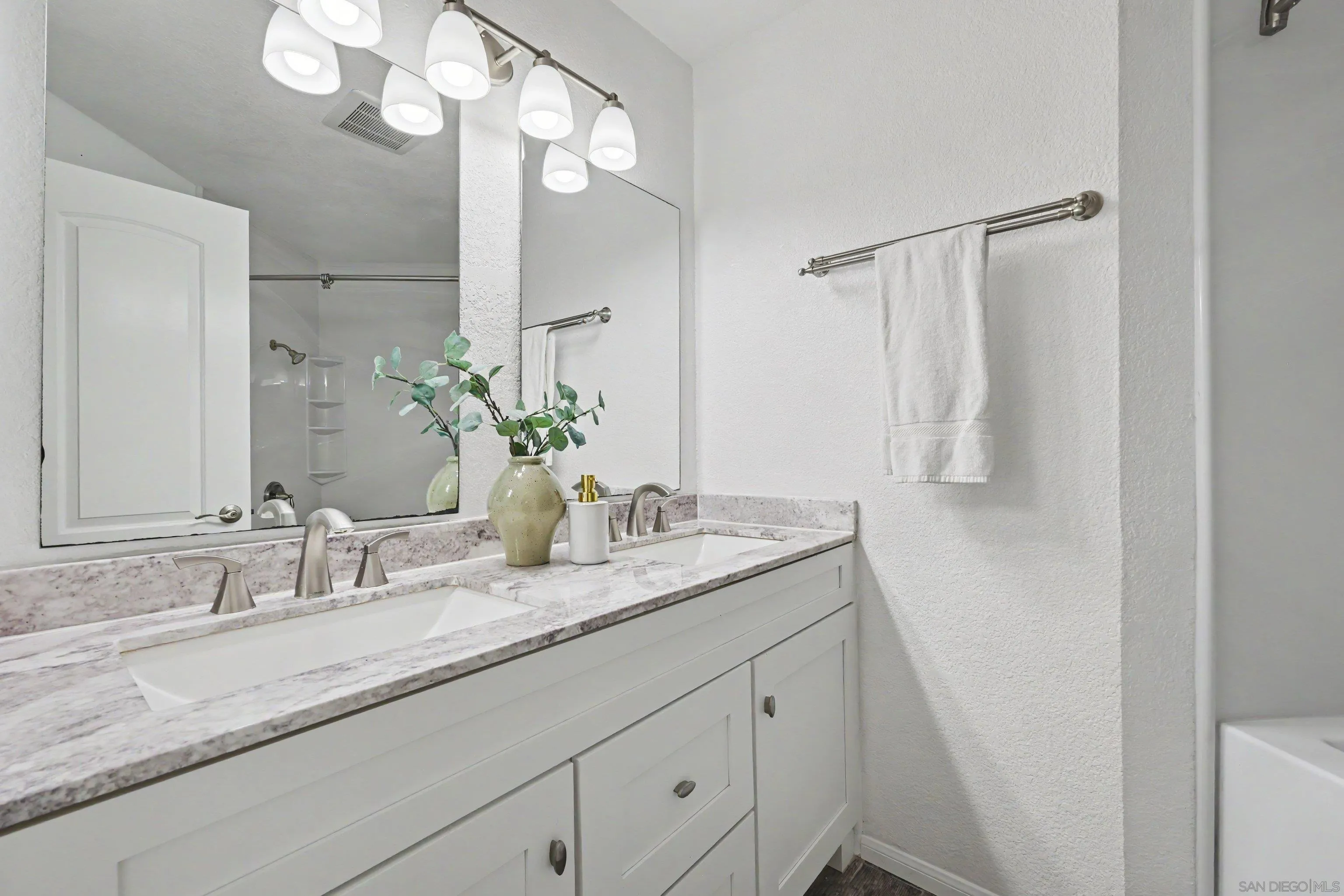 https://cdn.realtyfeed.com/cdn/127/260022649/9710361e060d1b9e73243b5f094316a0.webp