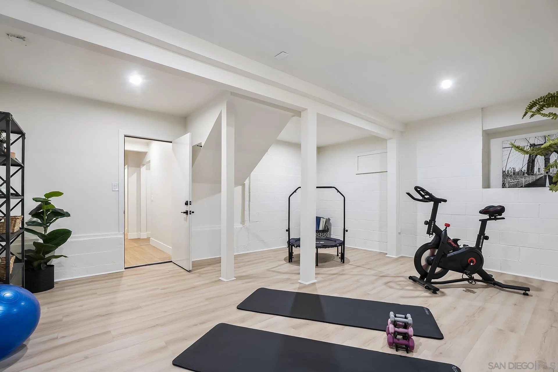 https://cdn.realtyfeed.com/cdn/127/260022660/0234666d198a25677b1189aa5a06f238.webp