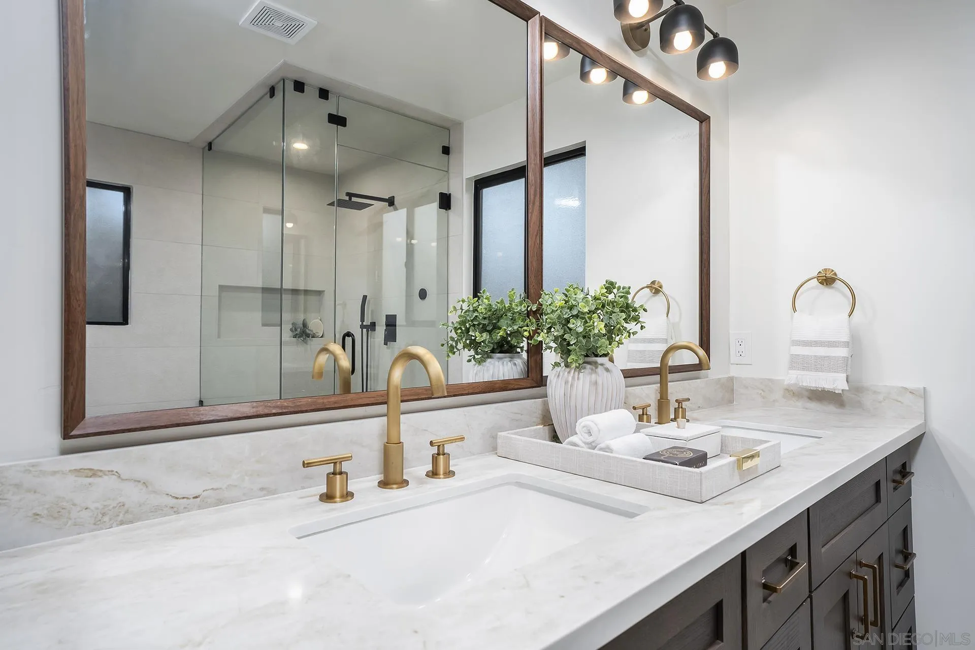https://cdn.realtyfeed.com/cdn/127/260022660/22a0019733b81c80dcd6f2e3a6c6545a.webp