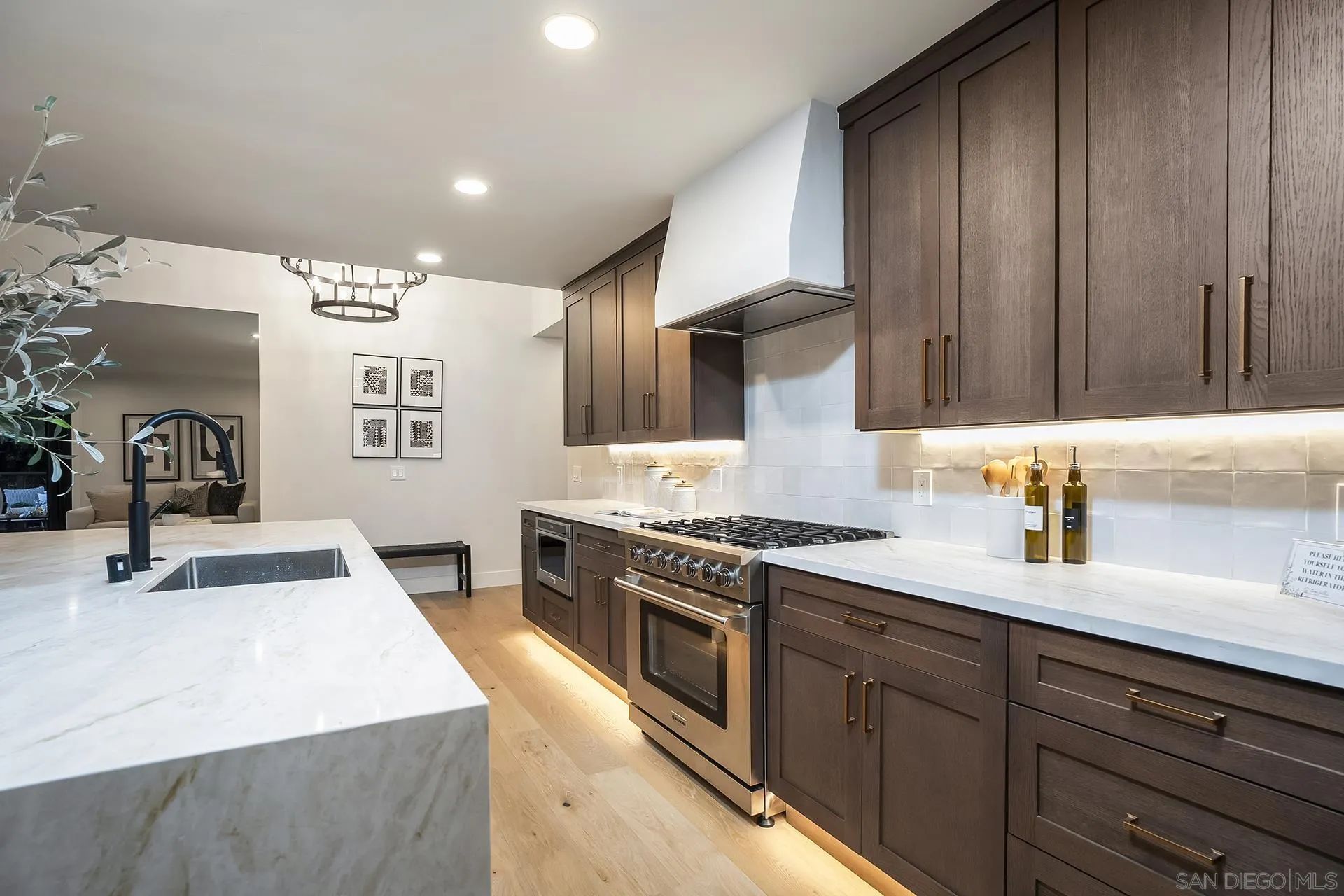 https://cdn.realtyfeed.com/cdn/127/260022660/e5fcea13f34ac0275e78f949942bd4eb.webp