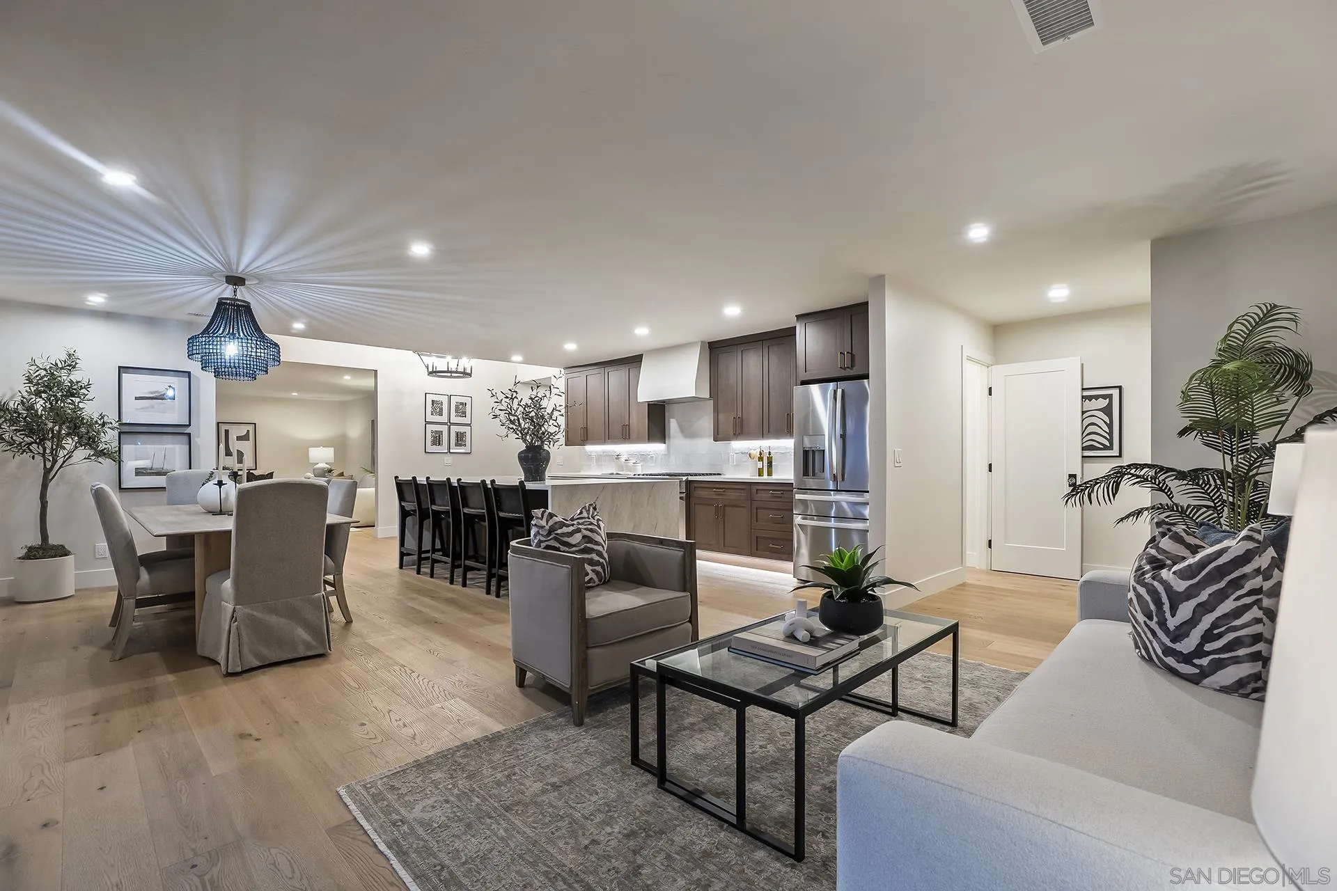 https://cdn.realtyfeed.com/cdn/127/260022660/e934277856e46ffe6482bb2cea89f66d.webp