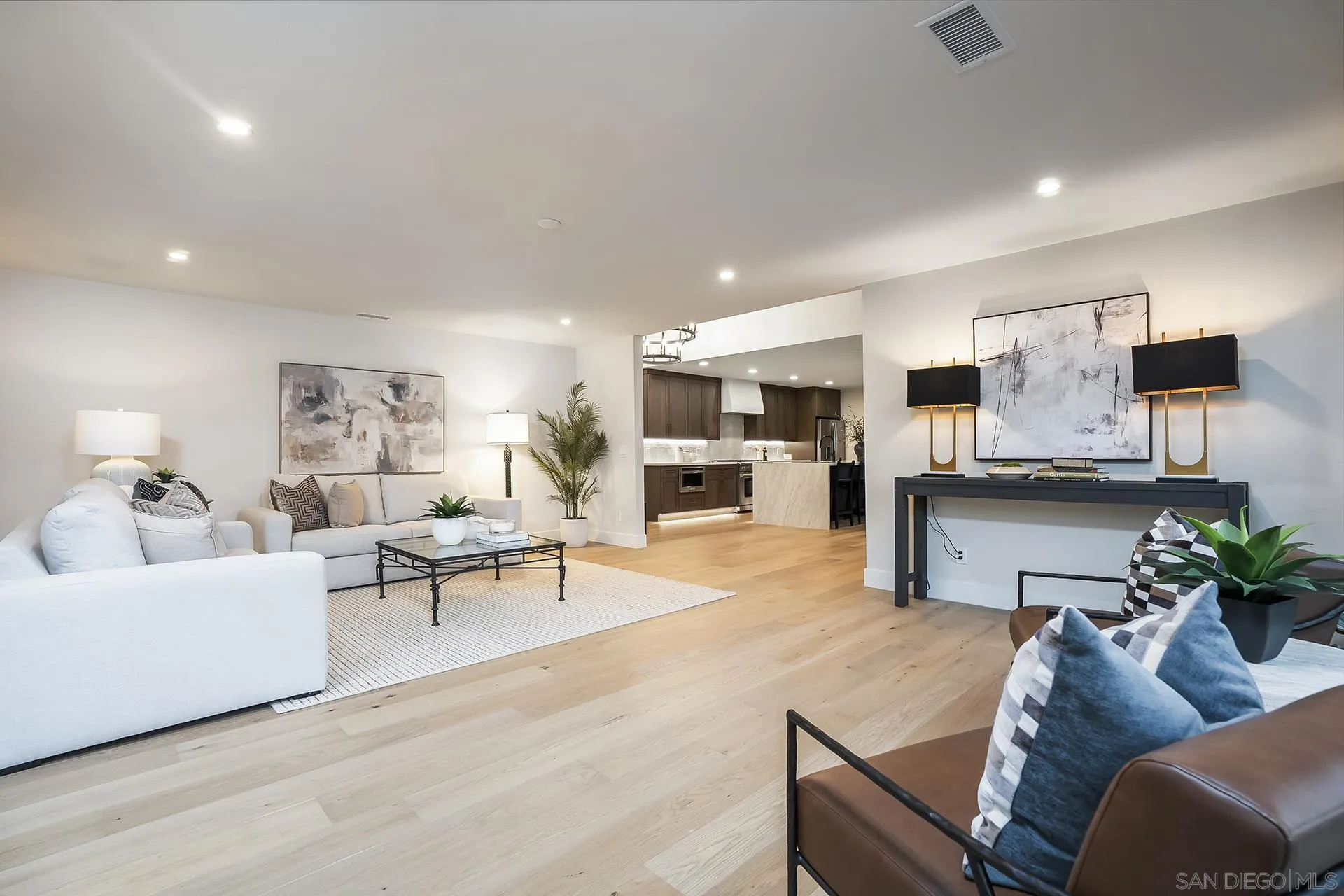 https://cdn.realtyfeed.com/cdn/127/260022660/e9fe702e3b2c27cfefe84c80a66390a6.webp