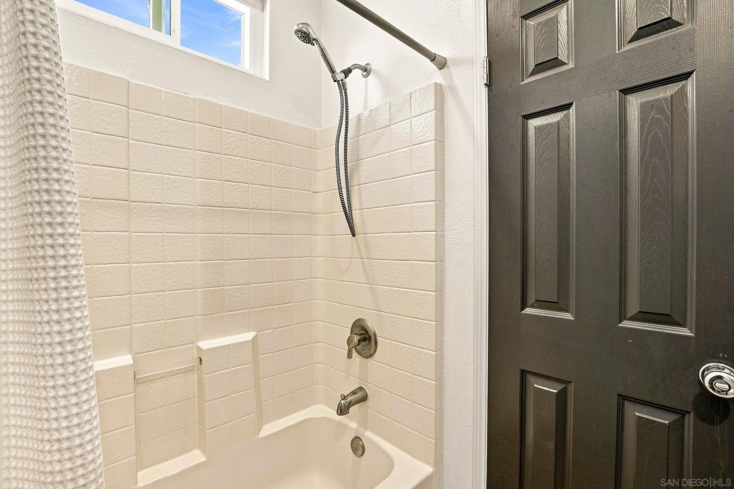 https://cdn.realtyfeed.com/cdn/127/260022666/06182574e599235586c255cafce5c8e0.webp