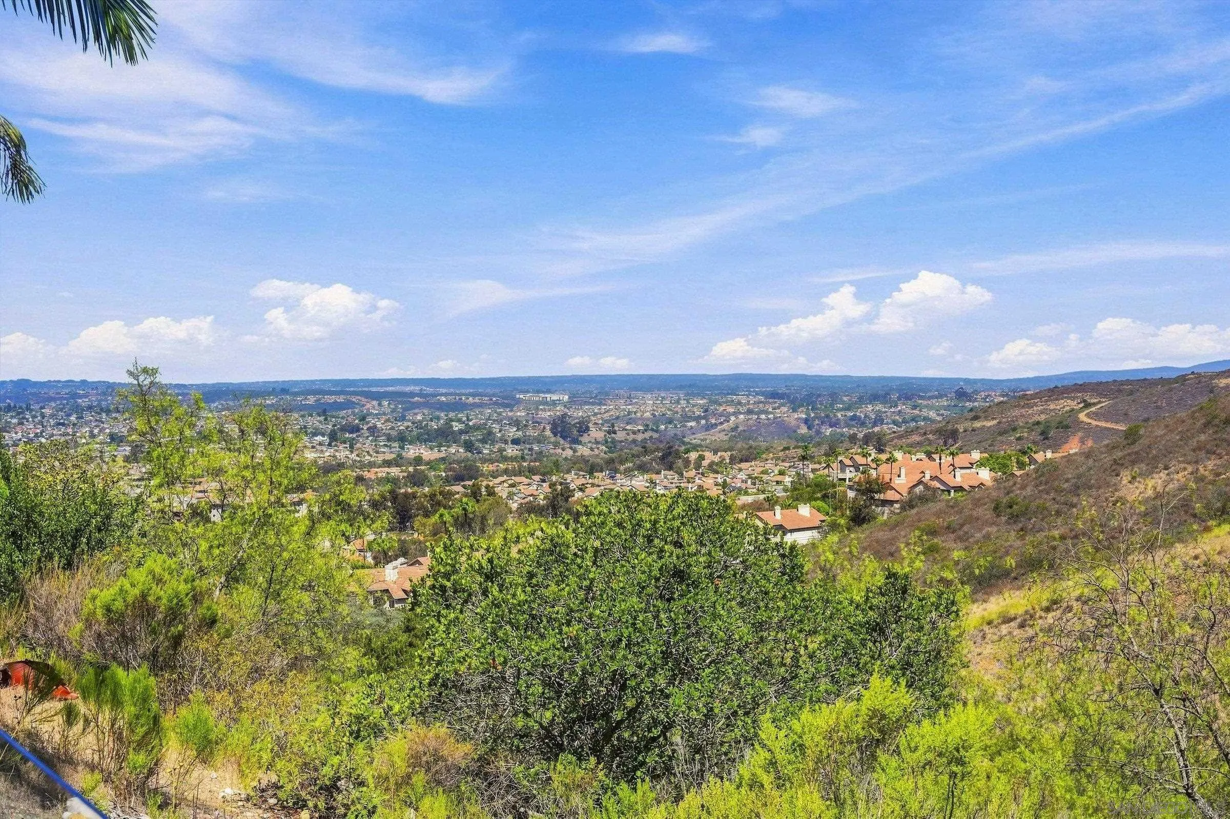 https://cdn.realtyfeed.com/cdn/127/260022666/82da7a753180bc5db752499d37b95028.webp