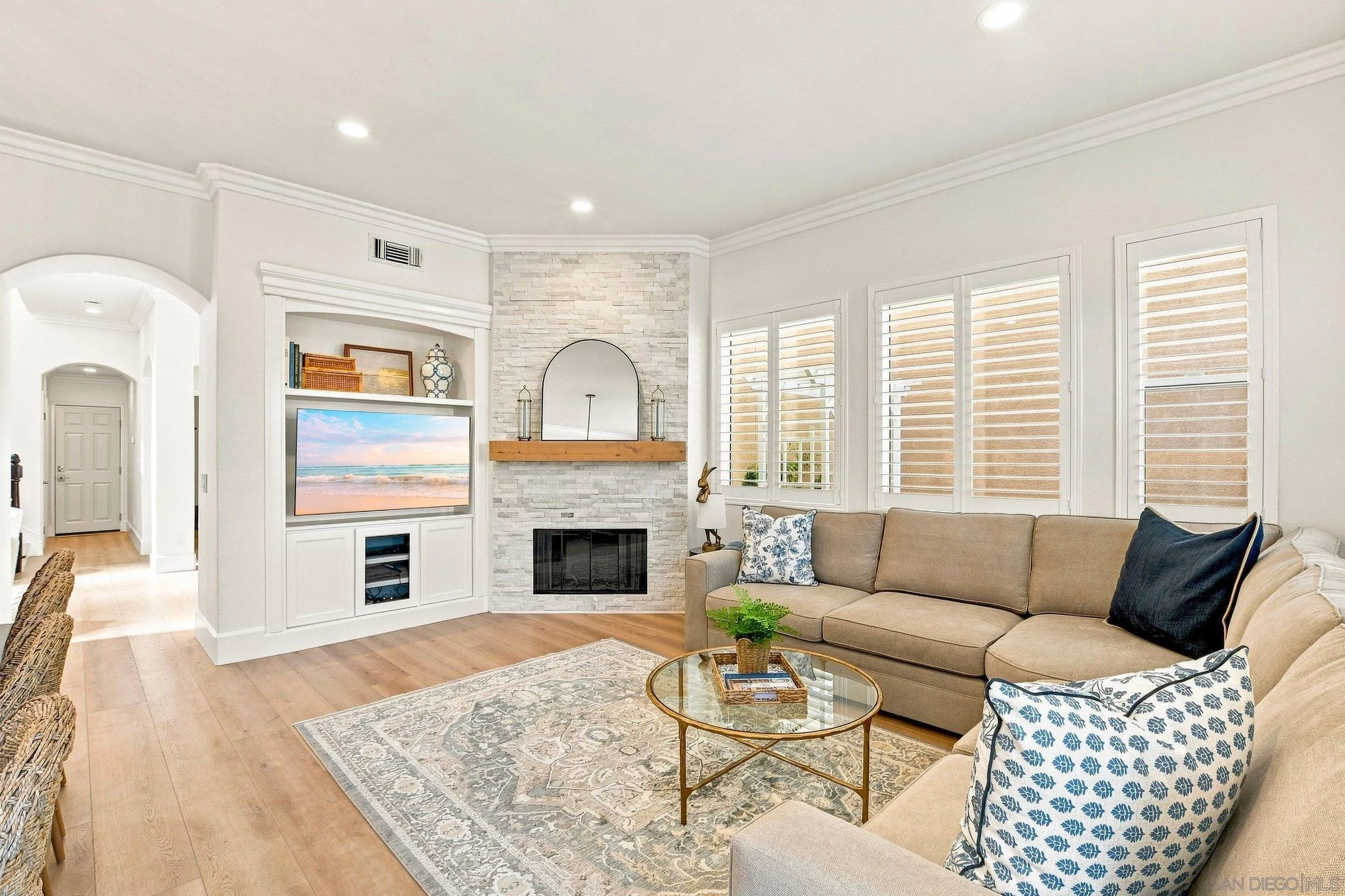 https://cdn.realtyfeed.com/cdn/127/260022666/eecd68c61d7f089107ddf4ba75247cce.webp