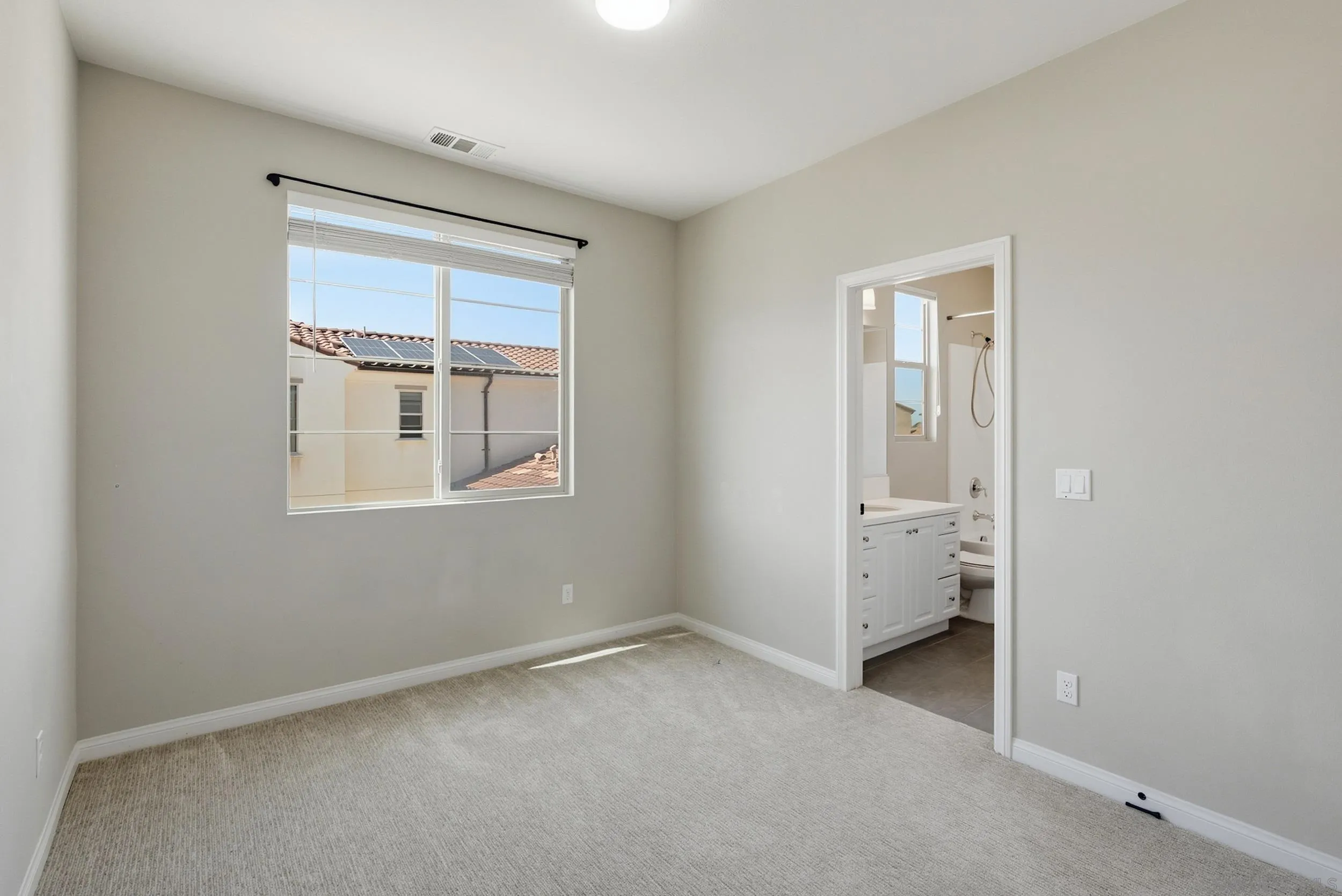 https://cdn.realtyfeed.com/cdn/127/260022667/2a8dddb07025e5083911d4cd215162b7.webp