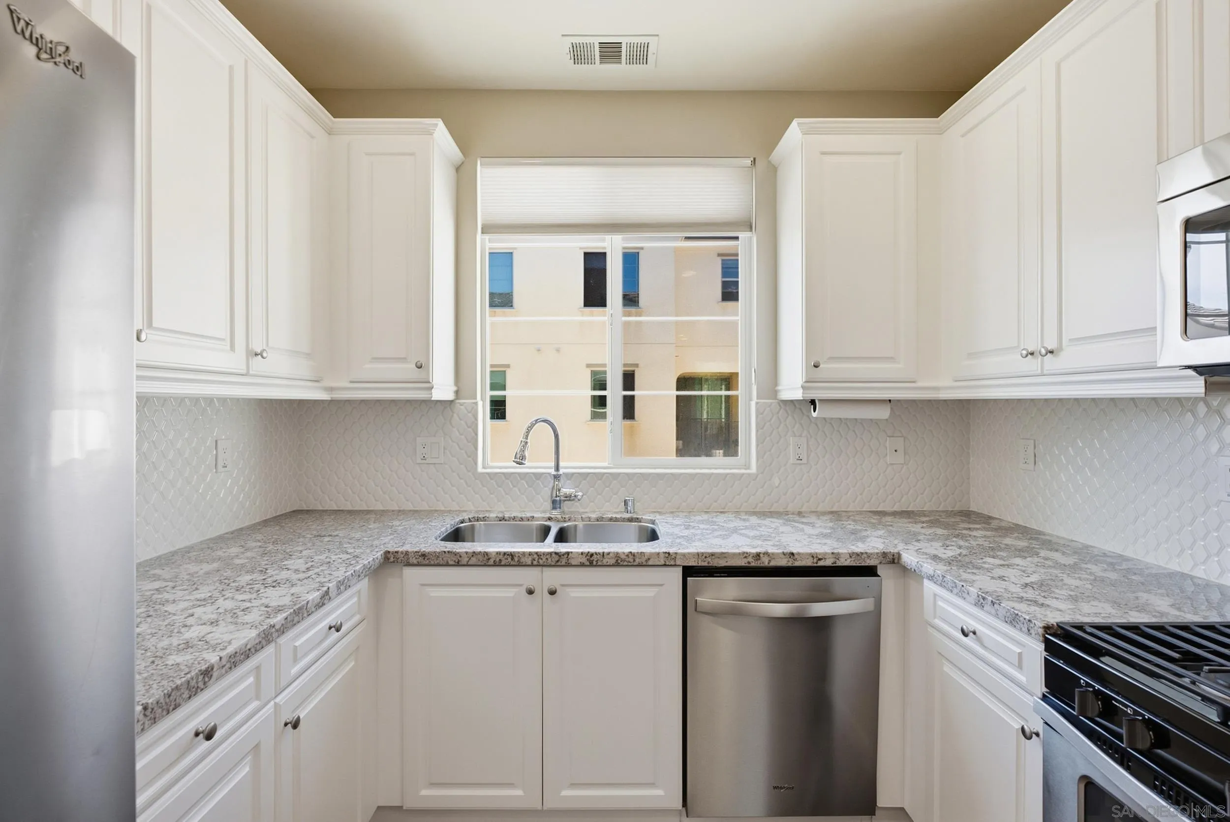 https://cdn.realtyfeed.com/cdn/127/260022667/3a7c0d485eb15349e084ab41ecfa5b8d.webp