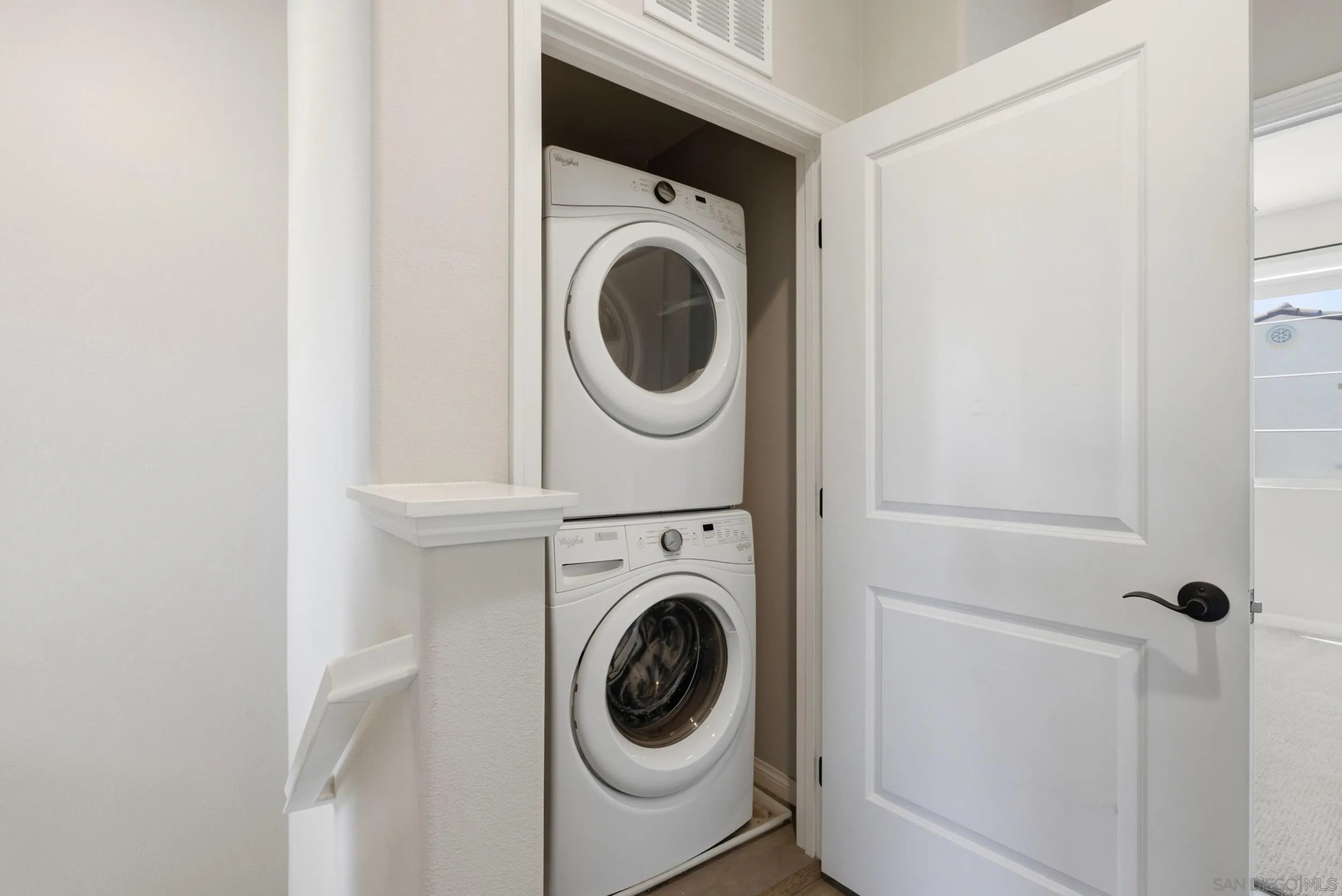 https://cdn.realtyfeed.com/cdn/127/260022667/7c54e90f0ebea41ecbc6ad56b6066896.webp