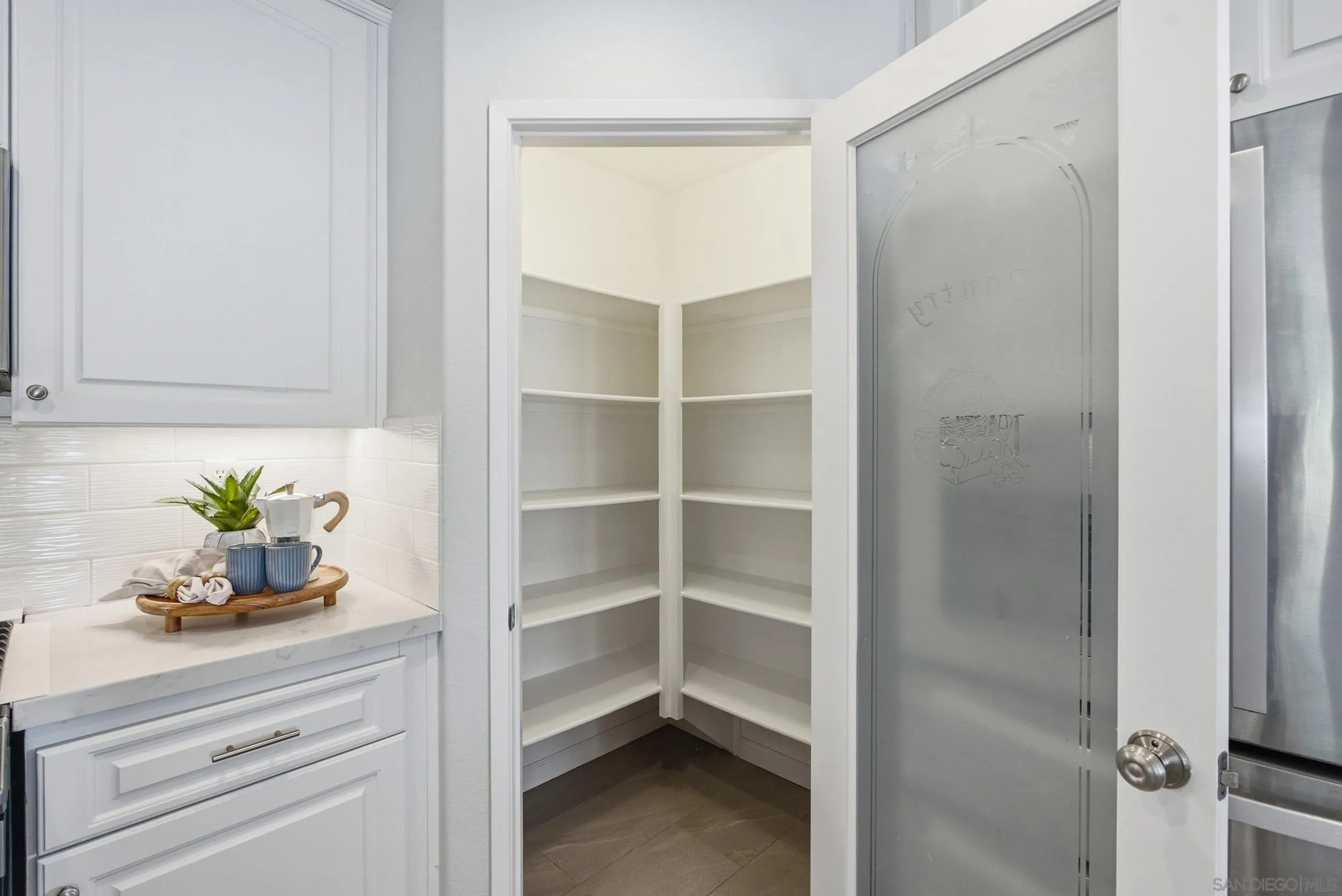 https://cdn.realtyfeed.com/cdn/127/260022669/fc39a3fe89193cc52b367246e15478e5.webp
