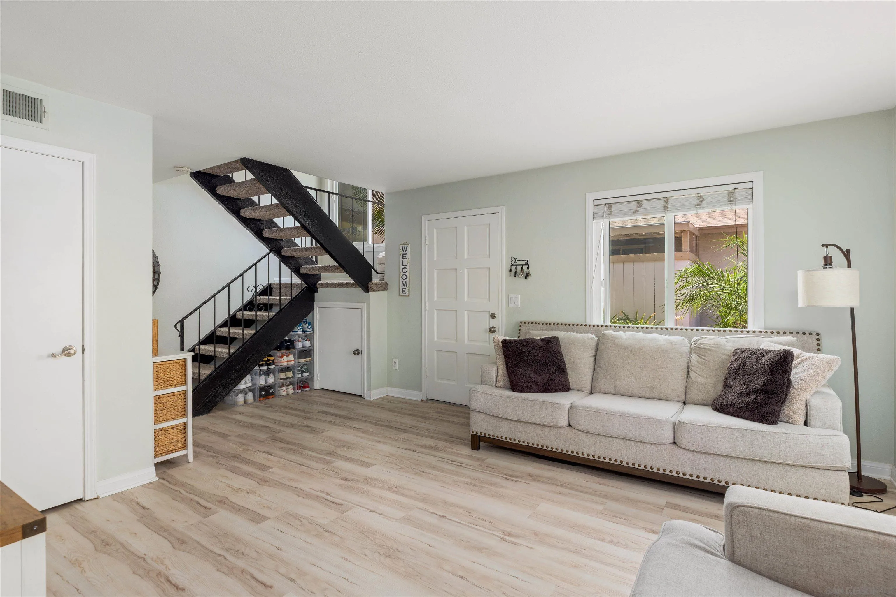 https://cdn.realtyfeed.com/cdn/127/260022676/03eae6814bacbdbd9fd65a6bbc1b16c7.webp