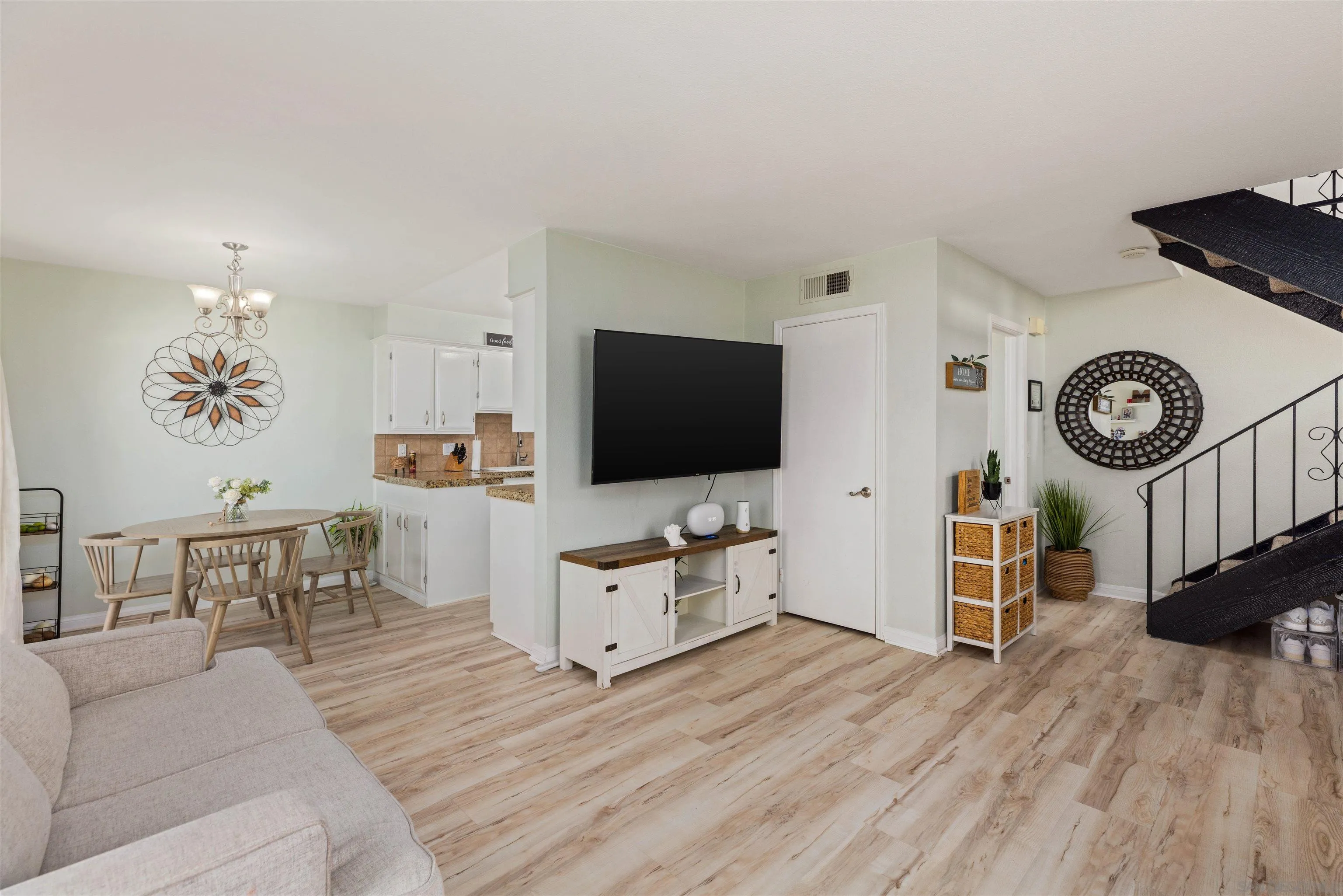 https://cdn.realtyfeed.com/cdn/127/260022676/0891823fe3b3e3f7cf5e141be2ad62d9.webp