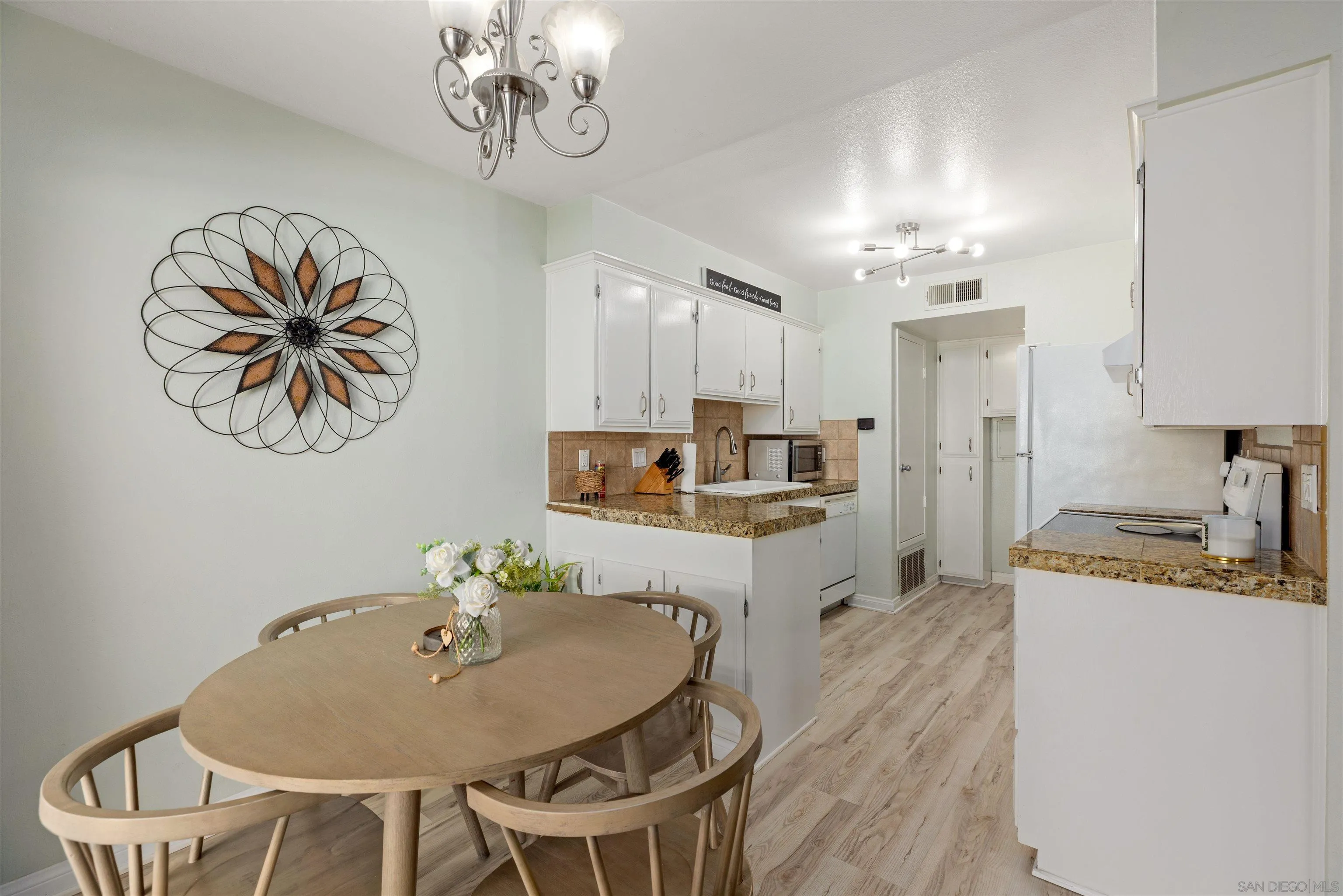 https://cdn.realtyfeed.com/cdn/127/260022676/0d4d044270f02cbe02853214a7b19440.webp