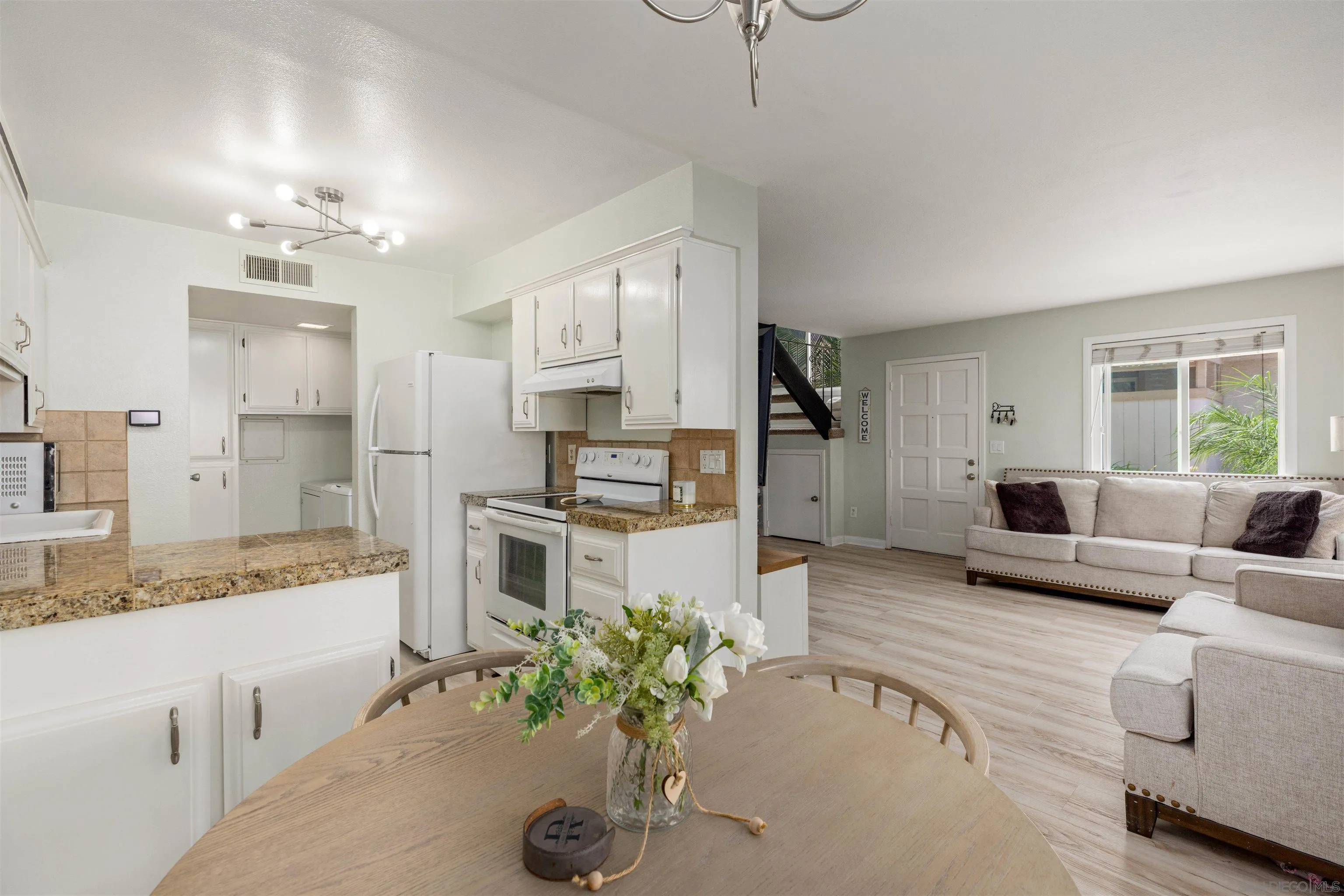 https://cdn.realtyfeed.com/cdn/127/260022676/329cf96bd37856eb07c96d9574e3105b.webp