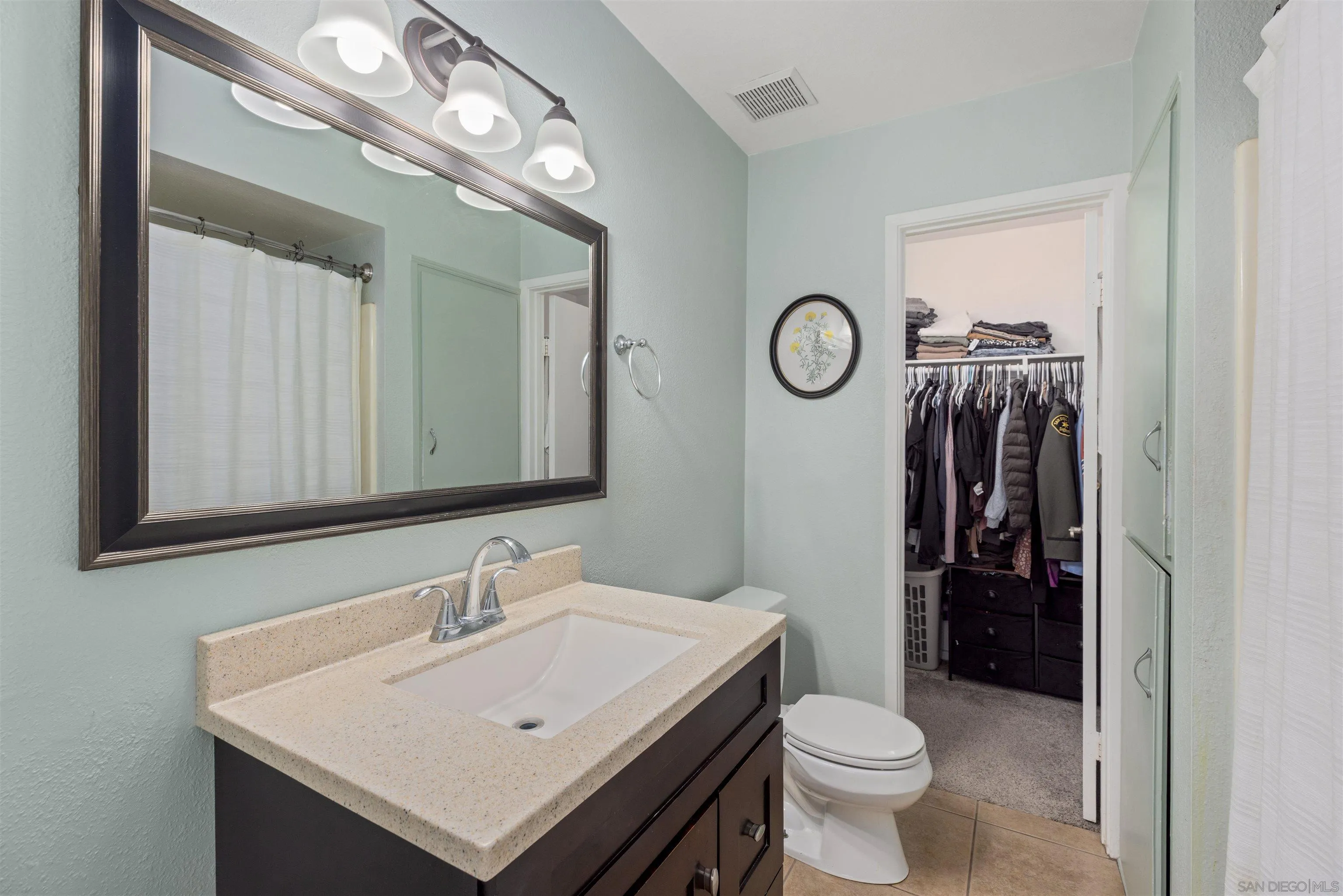 https://cdn.realtyfeed.com/cdn/127/260022676/32d26dc7efb6d2de0ab88575fa7ead13.webp