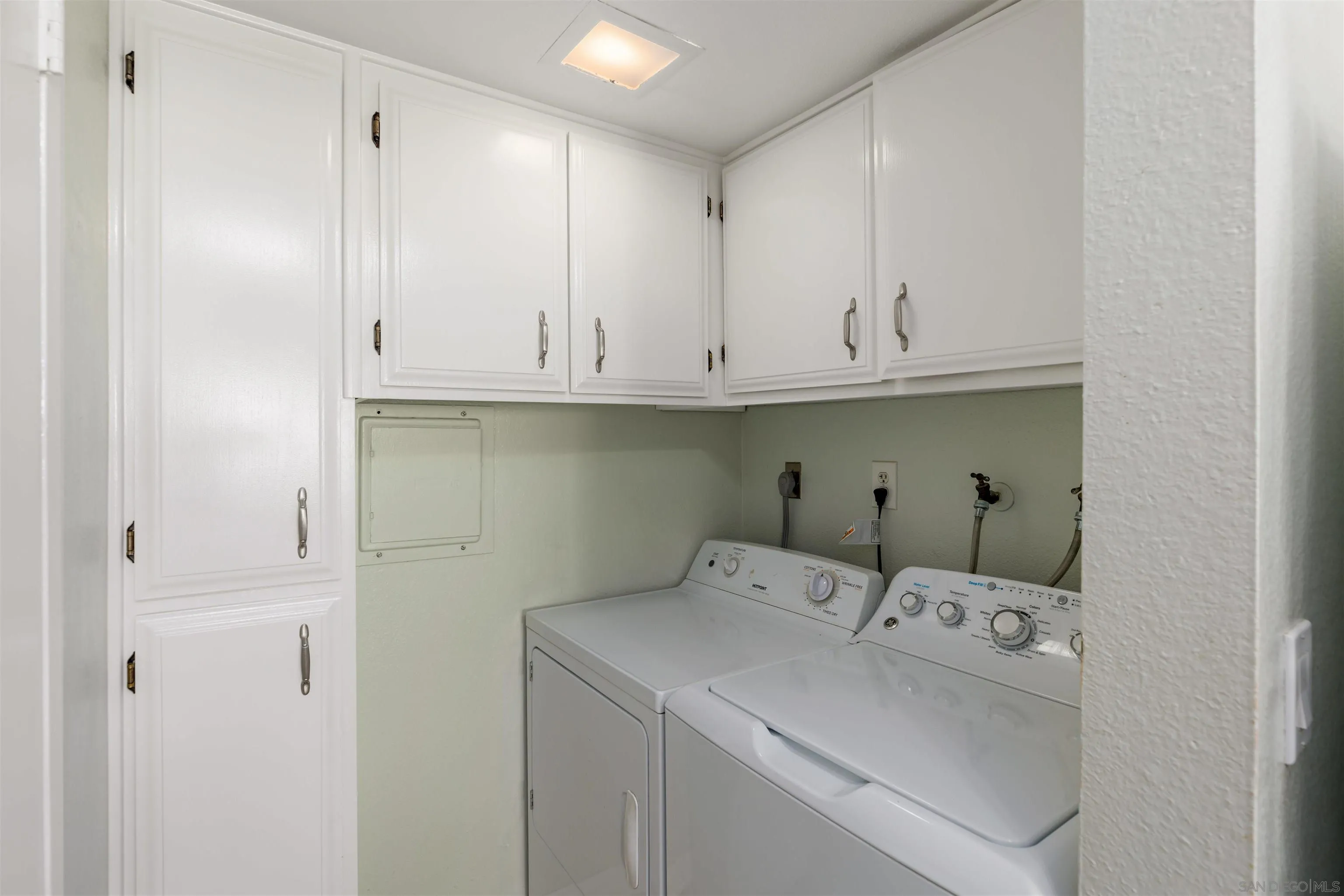 https://cdn.realtyfeed.com/cdn/127/260022676/6f267ac9dcb2f0c30c02f259cb2f2a65.webp
