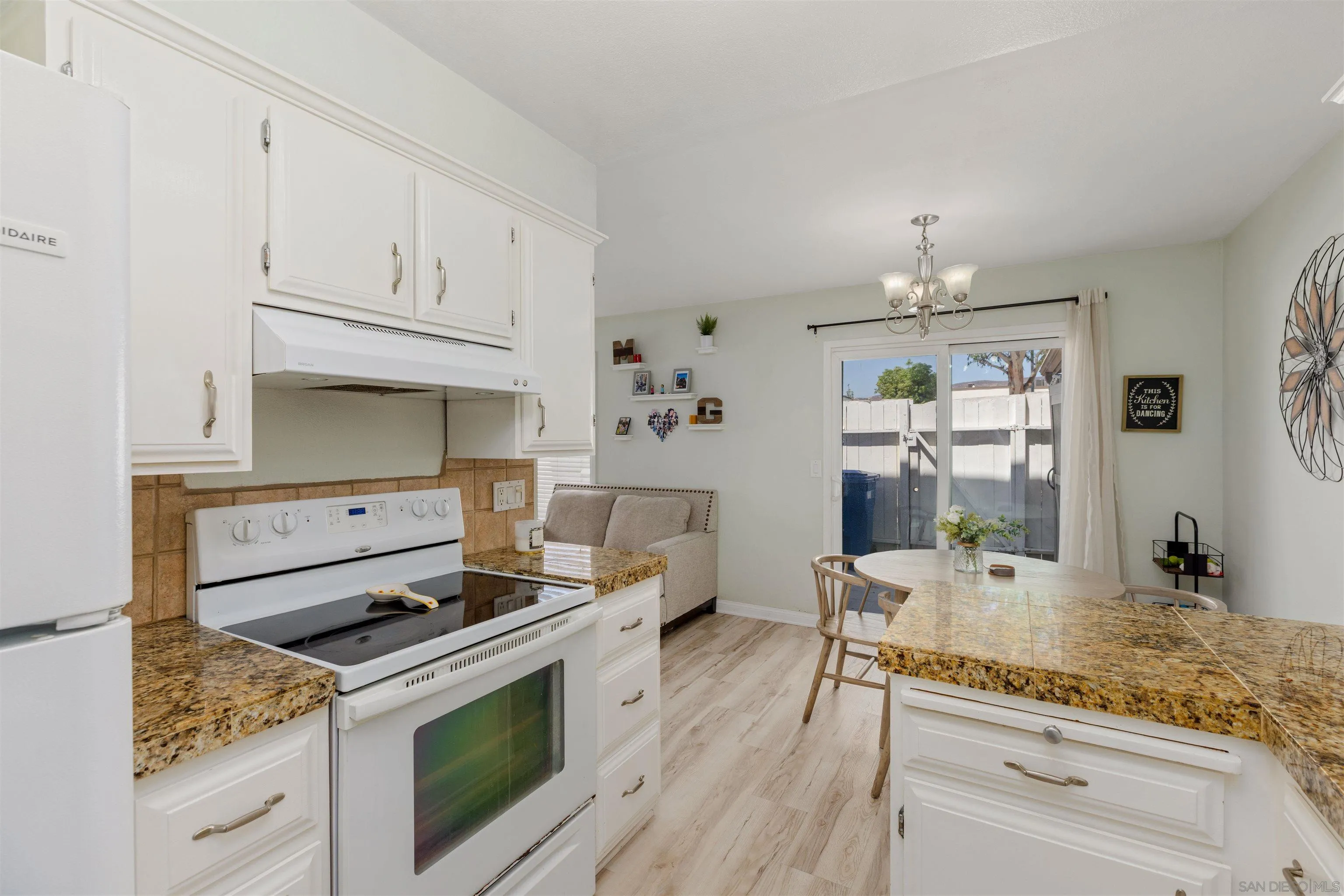 https://cdn.realtyfeed.com/cdn/127/260022676/87a4518be35b5096cf062f1903abd134.webp