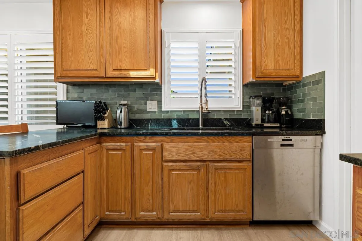 https://cdn.realtyfeed.com/cdn/127/260022682/0a900d430bd0ba19a0f1c12955399745.webp