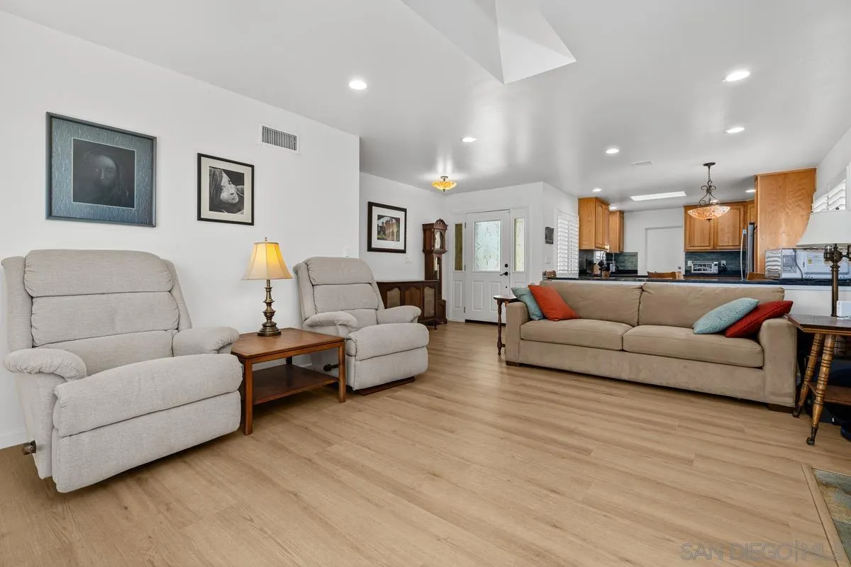 https://cdn.realtyfeed.com/cdn/127/260022682/0b8d93ef3aafa2c953d857c89fef31f4.webp
