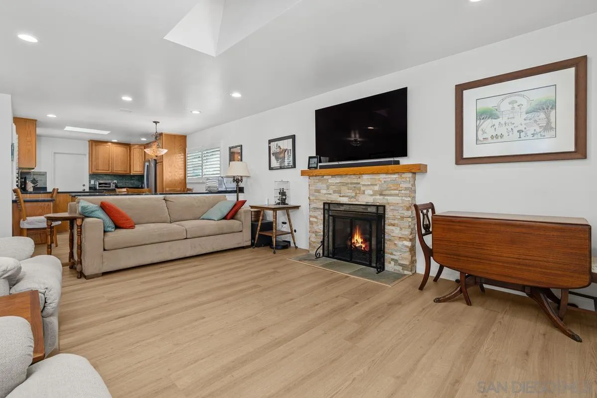 https://cdn.realtyfeed.com/cdn/127/260022682/8335b156e42cc7bb20517a7433fb609e.webp